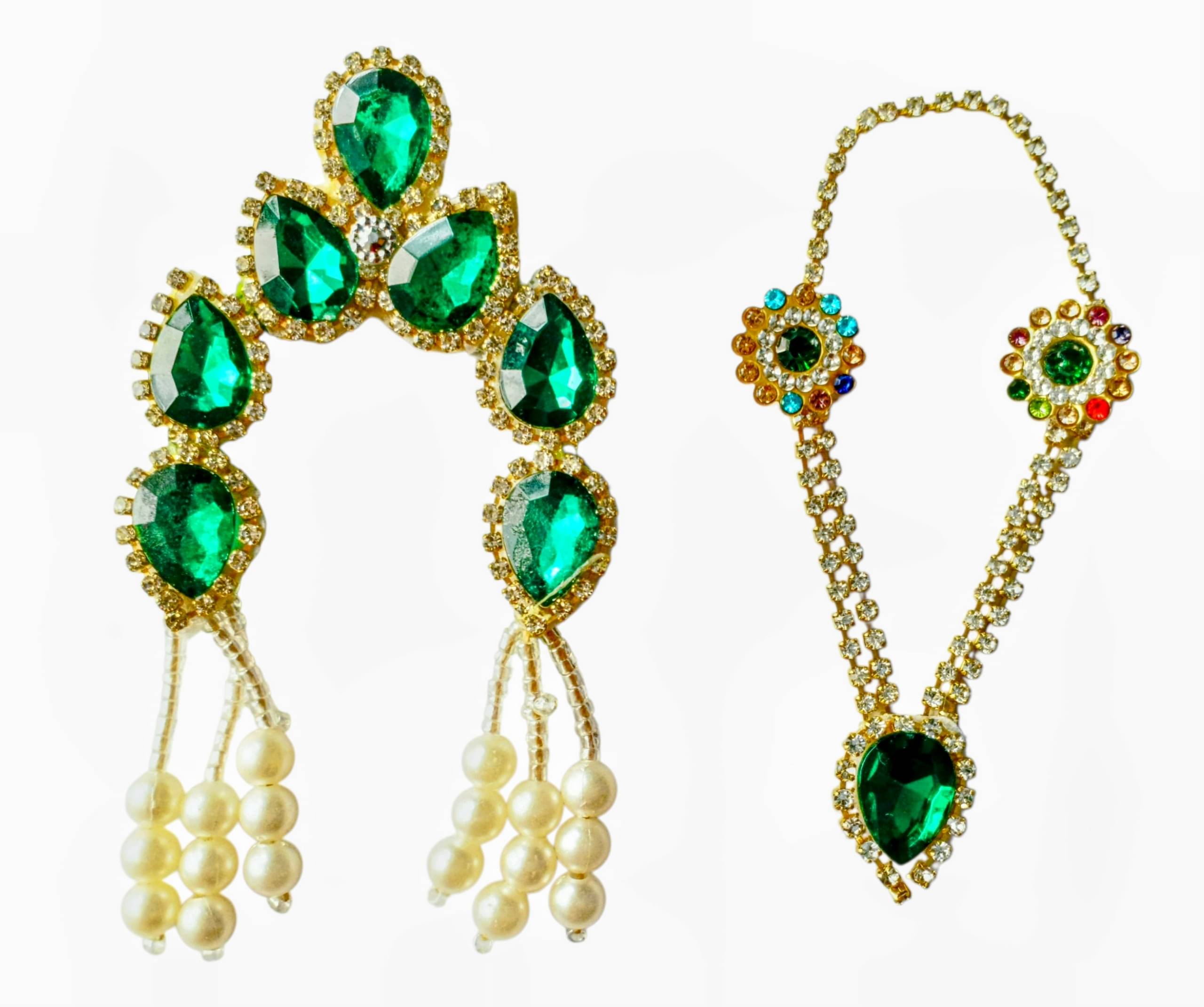     			Cherry Tree Radha Ji Green Crystal Jewellery ( Pack of 1 )