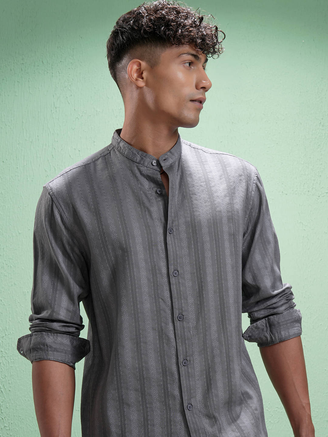 Highlander 100% Cotton Relaxed Fit Striped Full Sleeves Men's Casual Shirt - Grey ( Pack of 1 )     			Highlander 100% Cotton Relaxed Fit Striped Full Sleeves Men's Casual Shirt - Grey ( Pack of 1 )