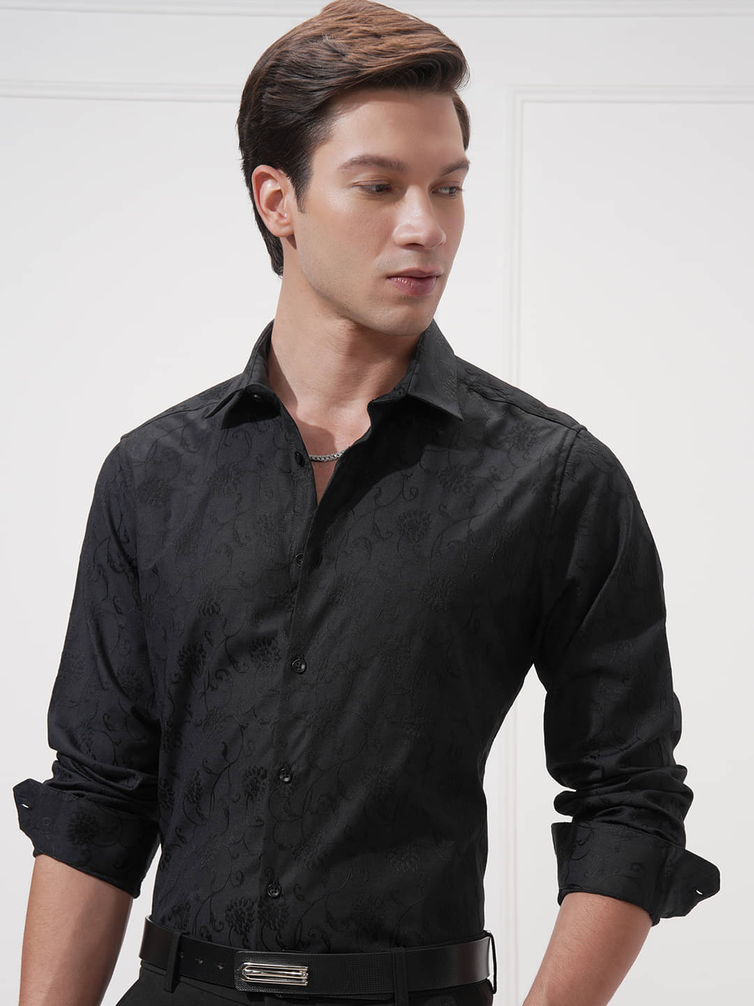     			Highlander Cotton Blend Slim Fit Self Design Full Sleeves Men's Casual Shirt - Black ( Pack of 1 )