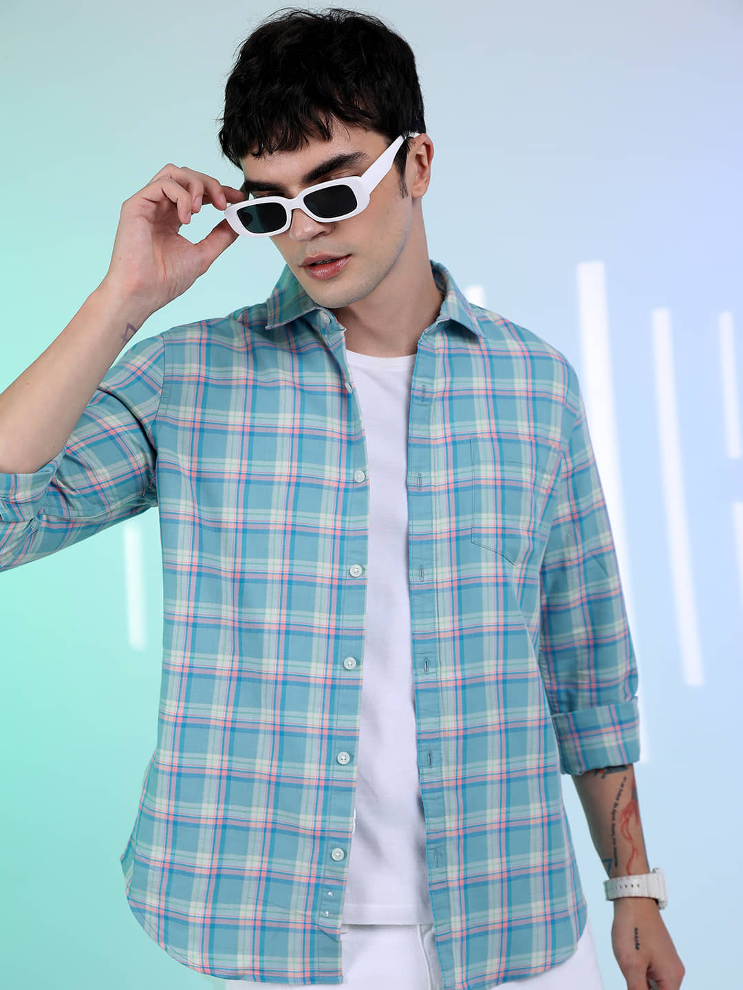 Highlander Cotton Blend Slim Fit Checks Full Sleeves Men's Casual Shirt - Blue ( Pack of 1 )