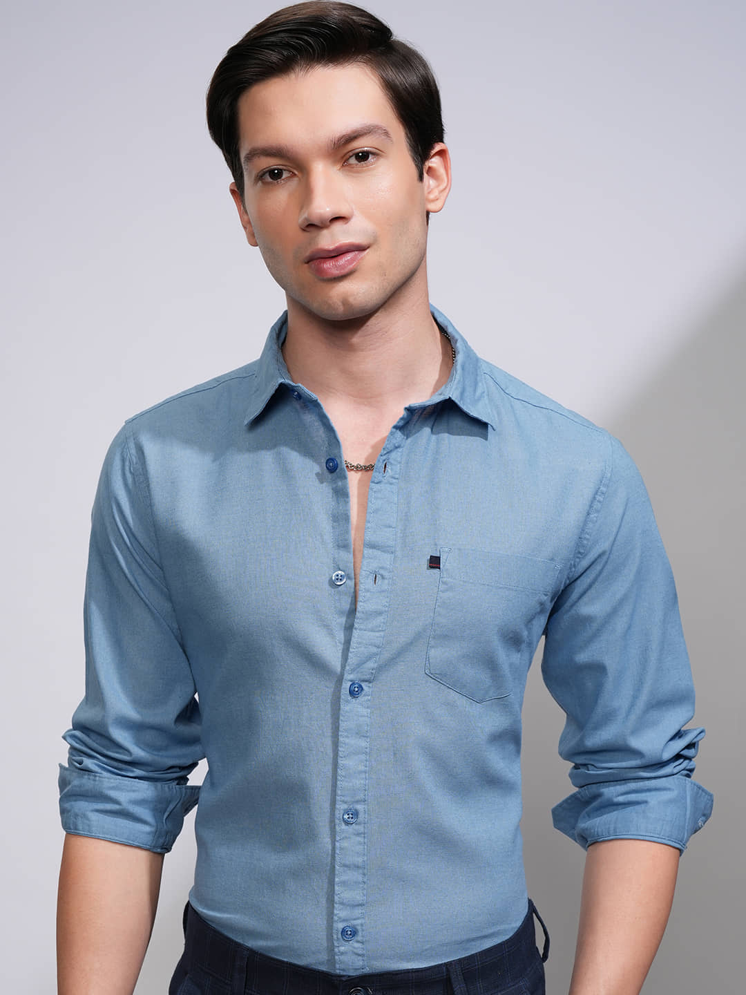 Highlander Cotton Blend Slim Fit Solids Full Sleeves Men's Casual Shirt - Blue ( Pack of 1 )