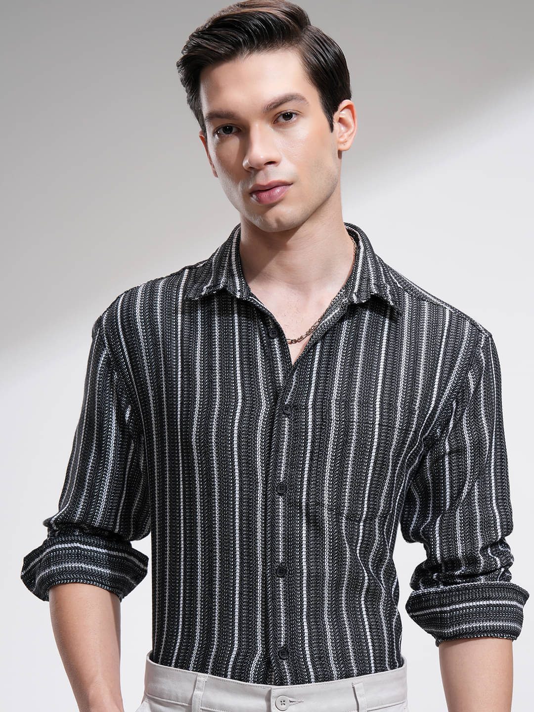     			Highlander Poly Cotton Relaxed Fit Striped Full Sleeves Men's Casual Shirt - Black ( Pack of 1 )