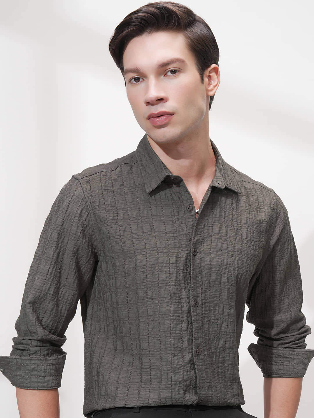 Highlander Poly Cotton Slim Fit Self Design Full Sleeves Men's Casual Shirt - Olive ( Pack of 1 )