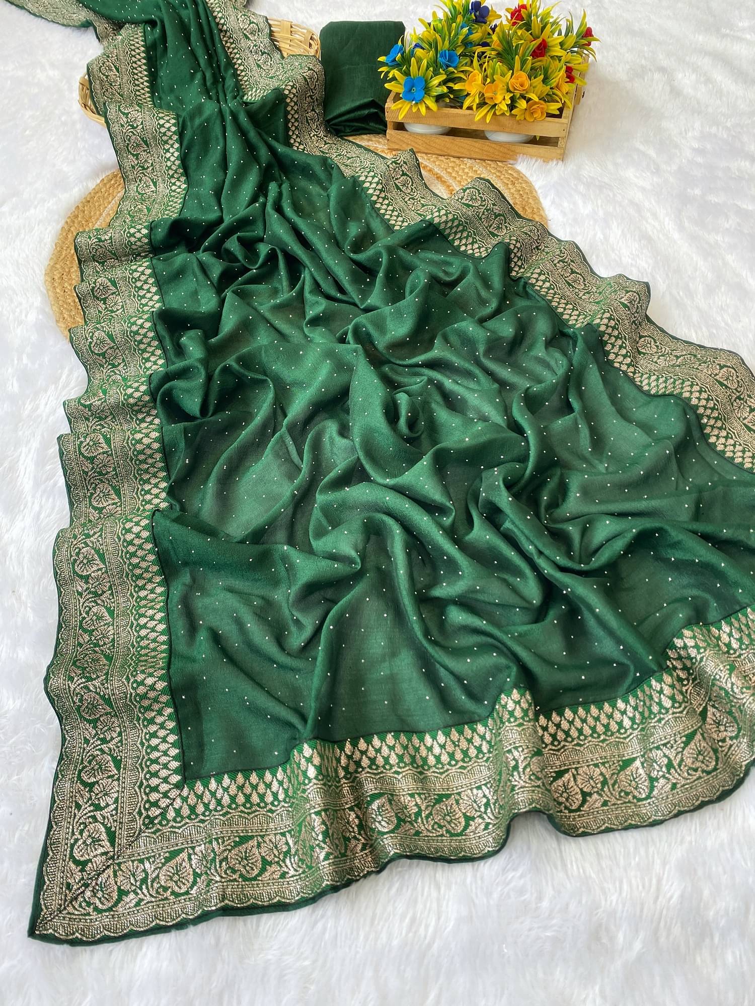 JULEE Silk Embroidered Saree With Unstitched Blouse Piece ( Green ) JULEE Silk Embroidered Saree With Unstitched Blouse Piece ( Green )