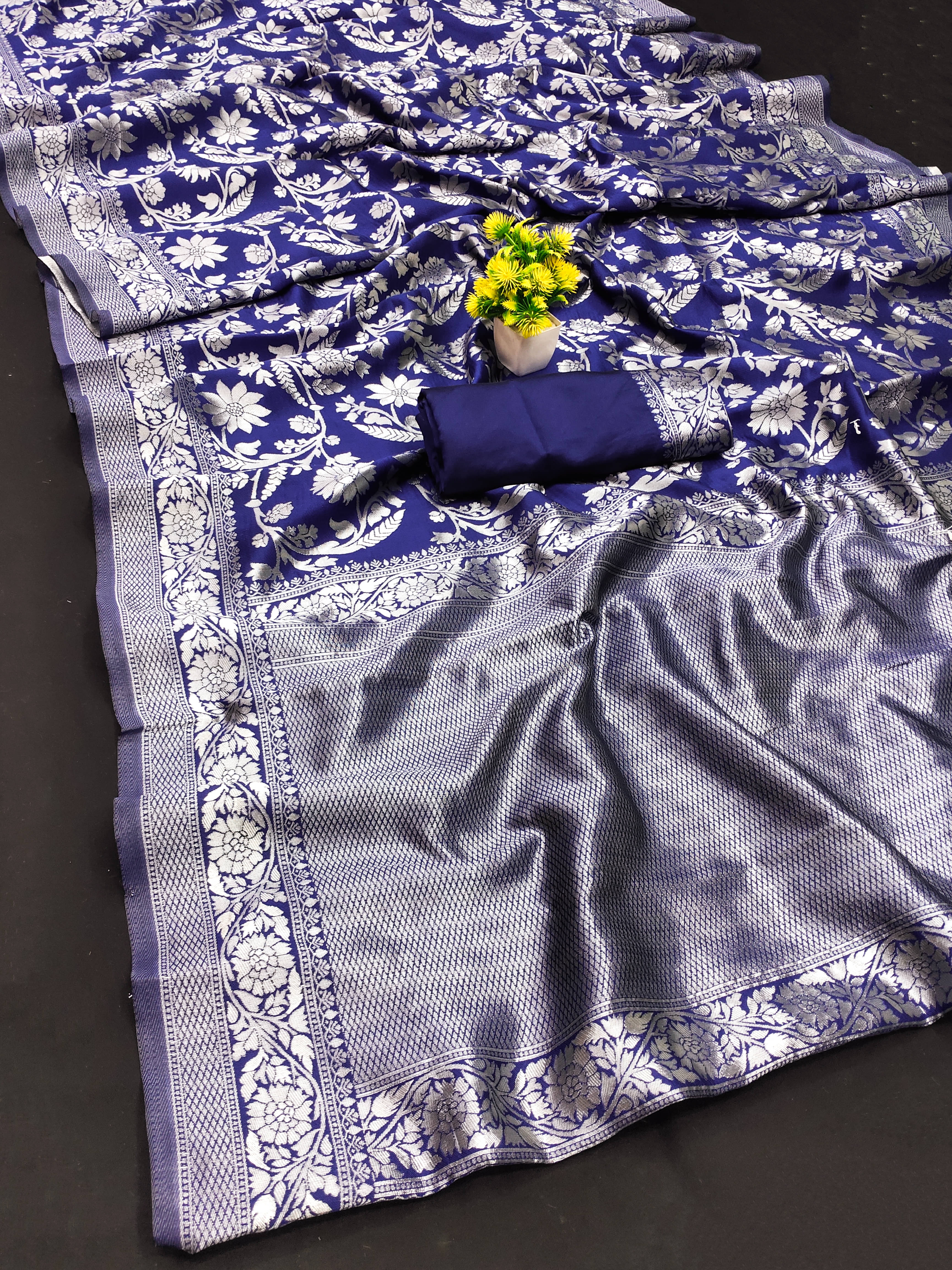     			Kanooda Prints Silk Blend Embellished Banarasi saree With Unstitched Blouse Piece ( Navy Blue )