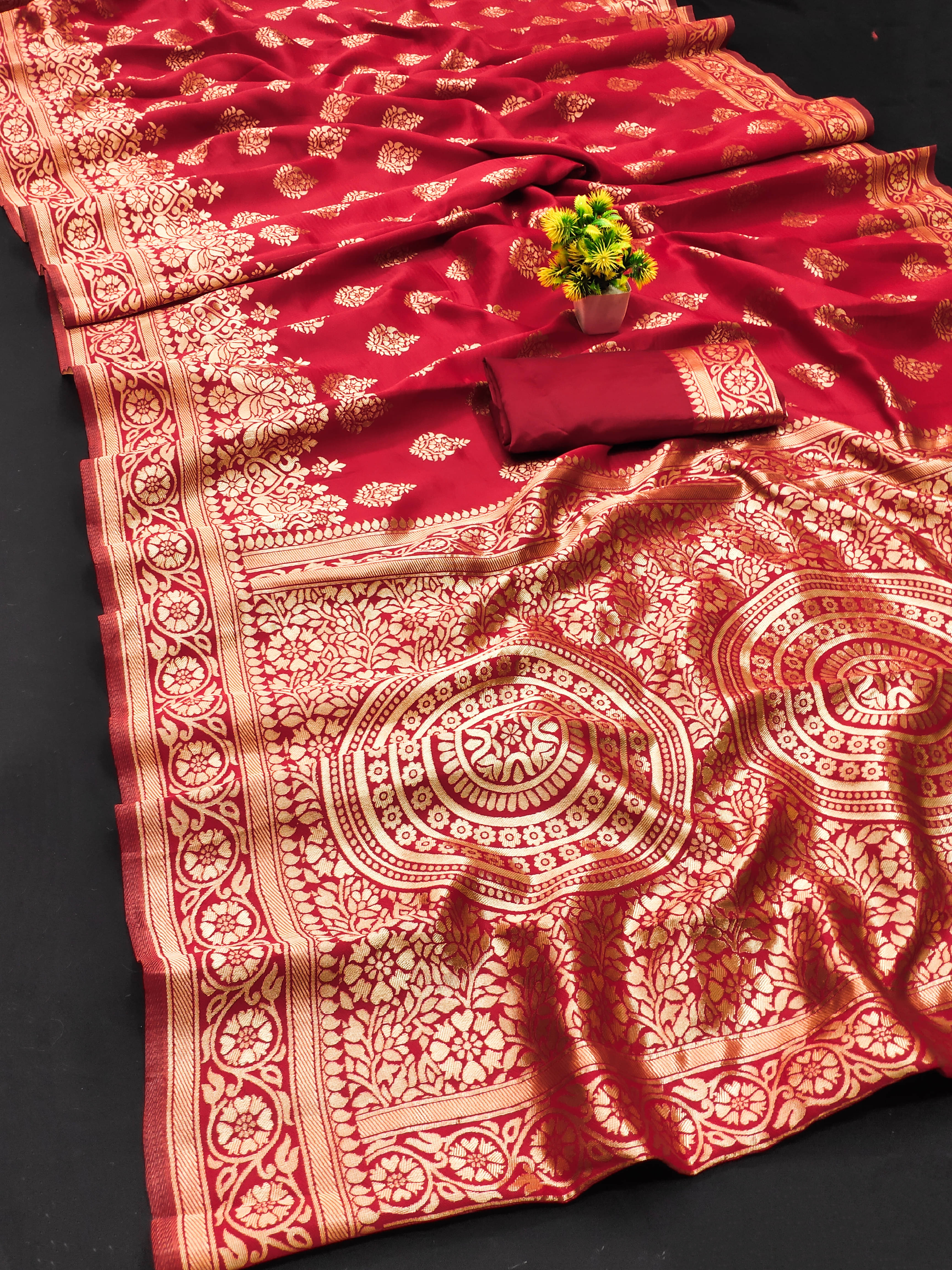 Kanooda Prints Silk Blend Embellished Banarasi saree With Unstitched Blouse Piece ( Red ) Kanooda Prints Silk Blend Embellished Banarasi saree With Unstitched Blouse Piece ( Red )