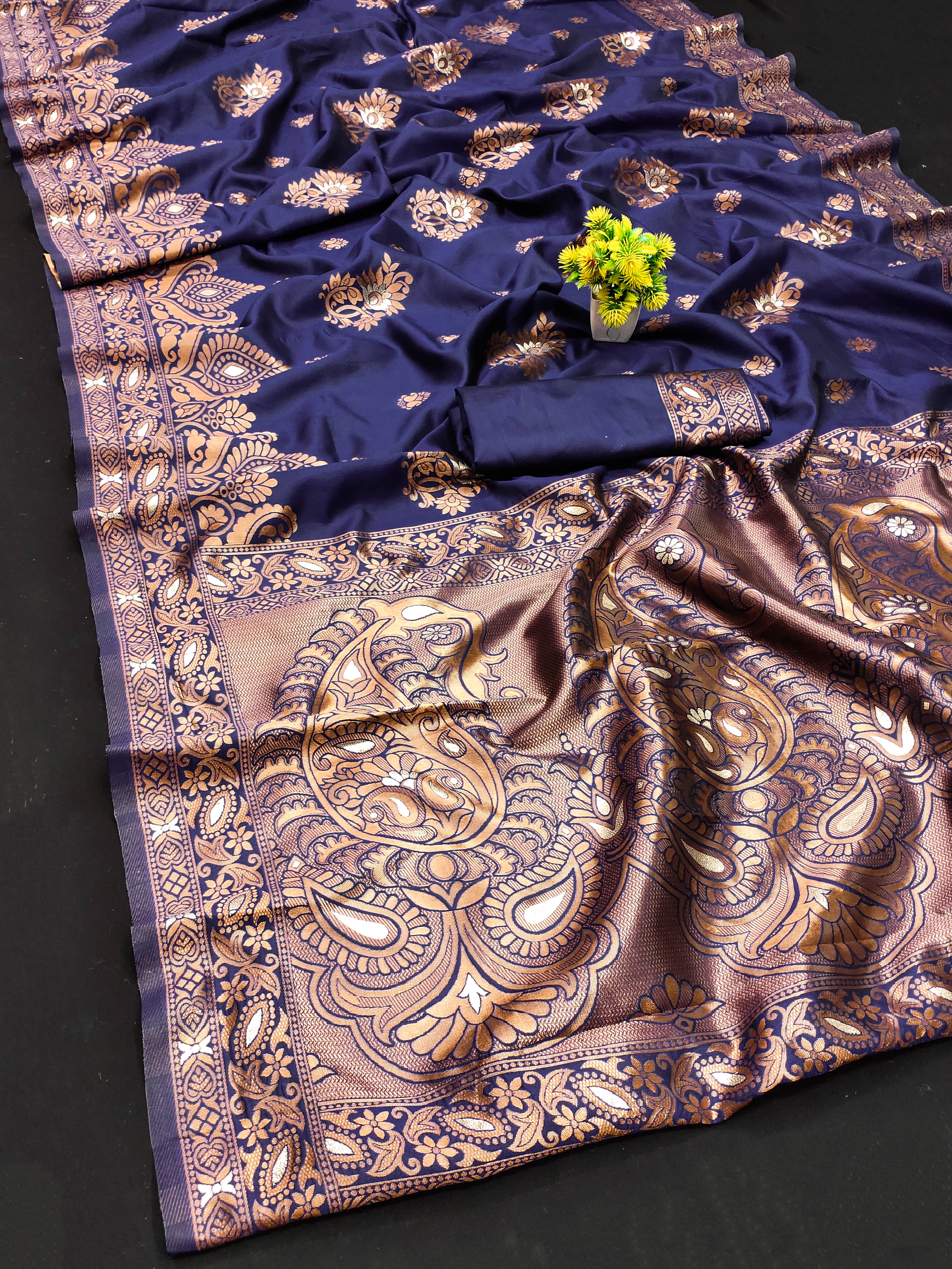     			Kanooda Prints Silk Blend Embellished Banarasi saree With Unstitched Blouse Piece ( Navy Blue )