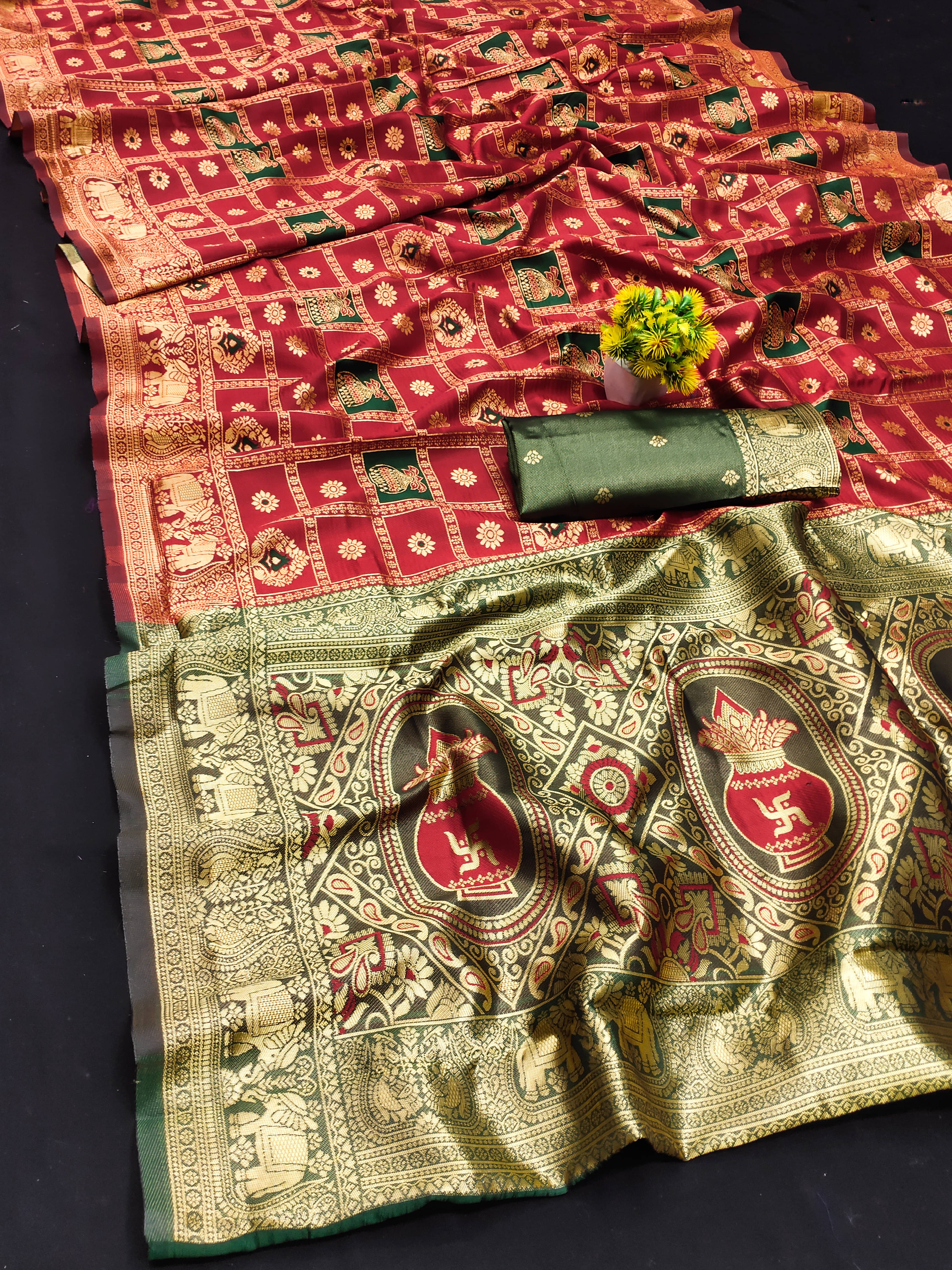 Kanooda Prints Silk Blend Embellished Banarasi saree With Unstitched Blouse Piece ( Red )     			Kanooda Prints Silk Blend Embellished Banarasi saree With Unstitched Blouse Piece ( Red )