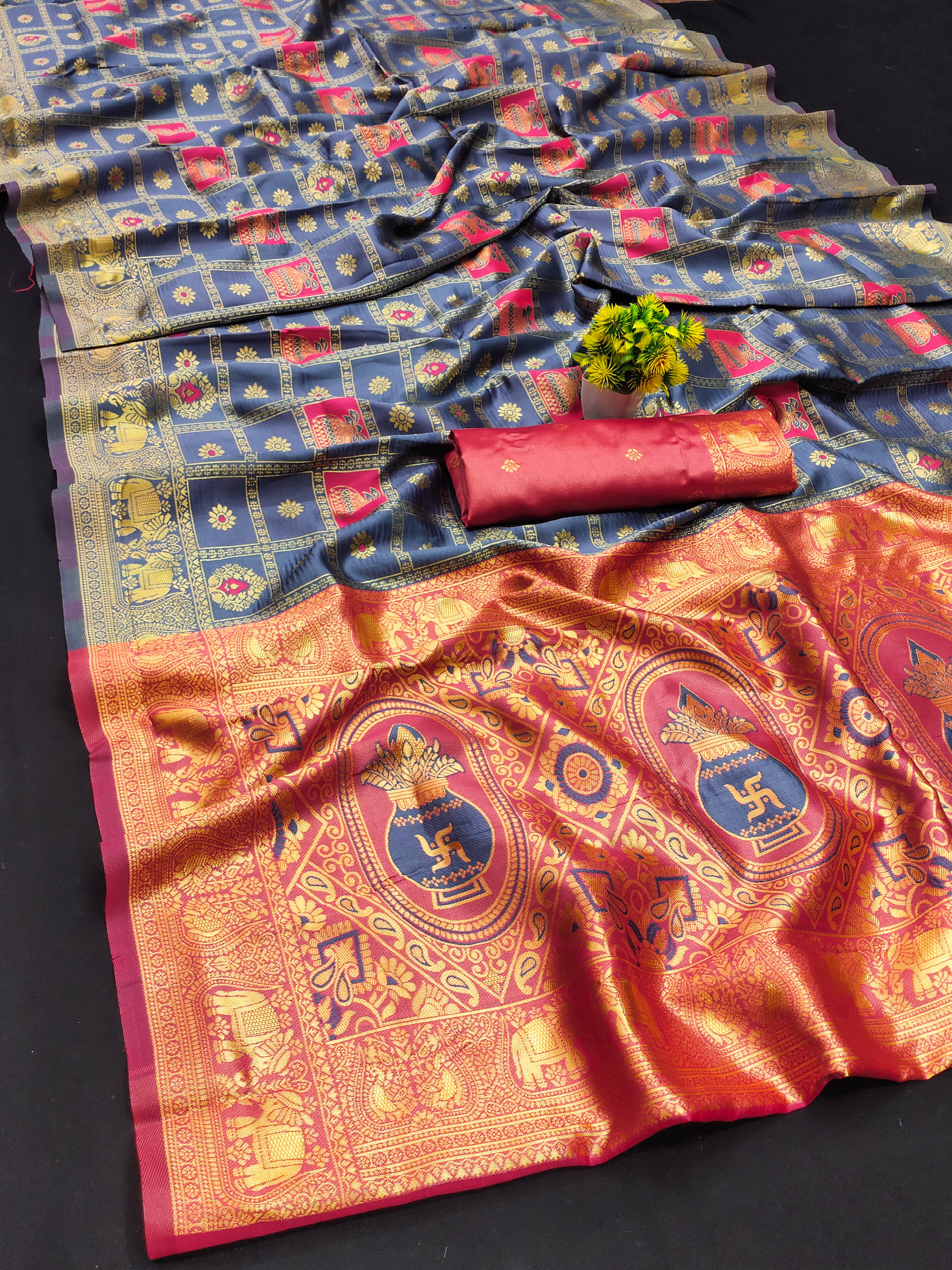     			Kanooda Prints Silk Blend Embellished Banarasi saree With Unstitched Blouse Piece ( Grey )