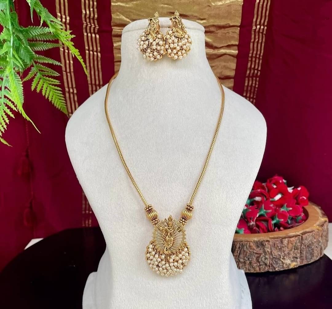     			Shilpa Creation White Copper Necklace Set ( Pack of 1 )