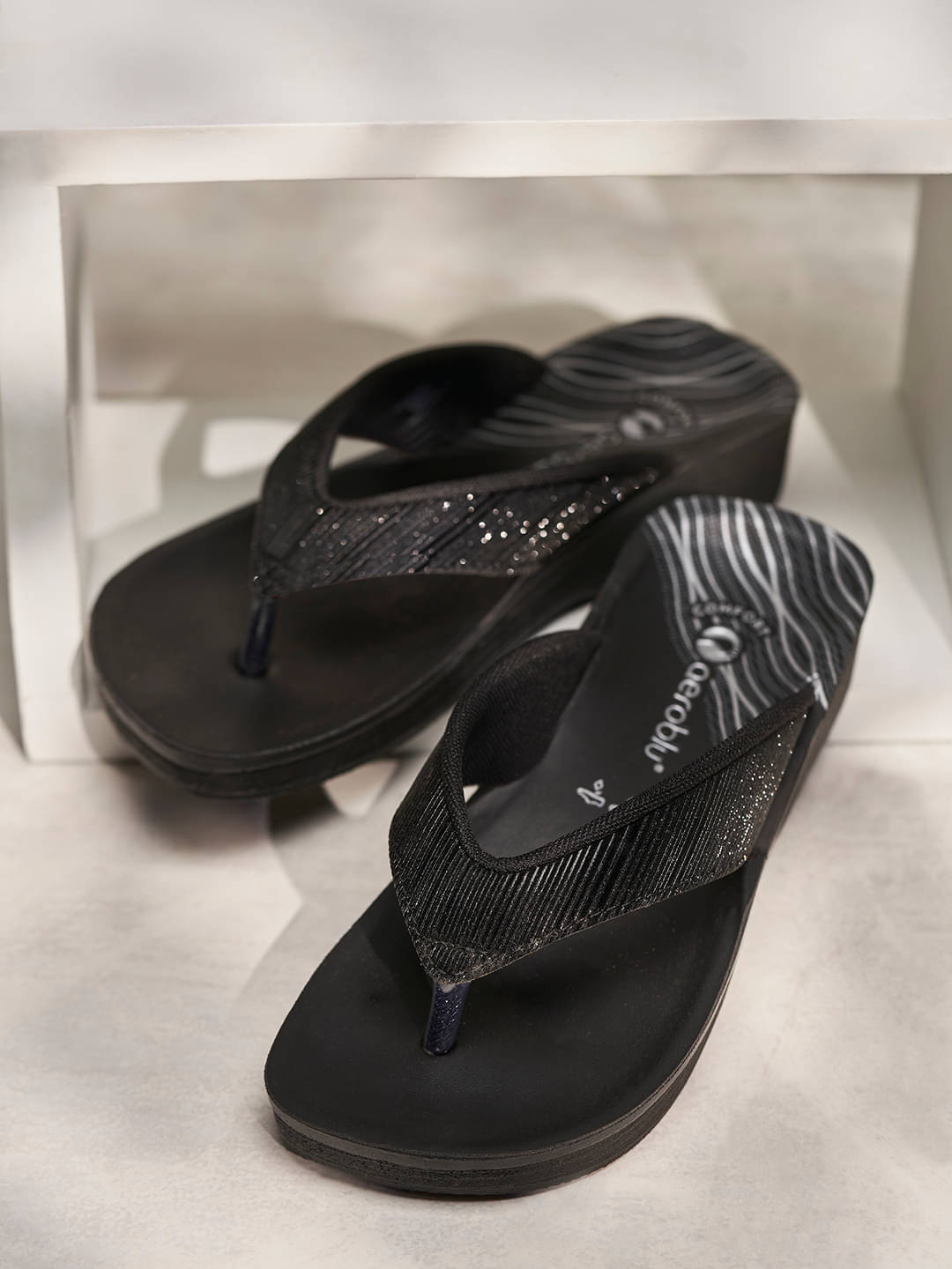     			Aeroblu Footwear Black Women's Flats