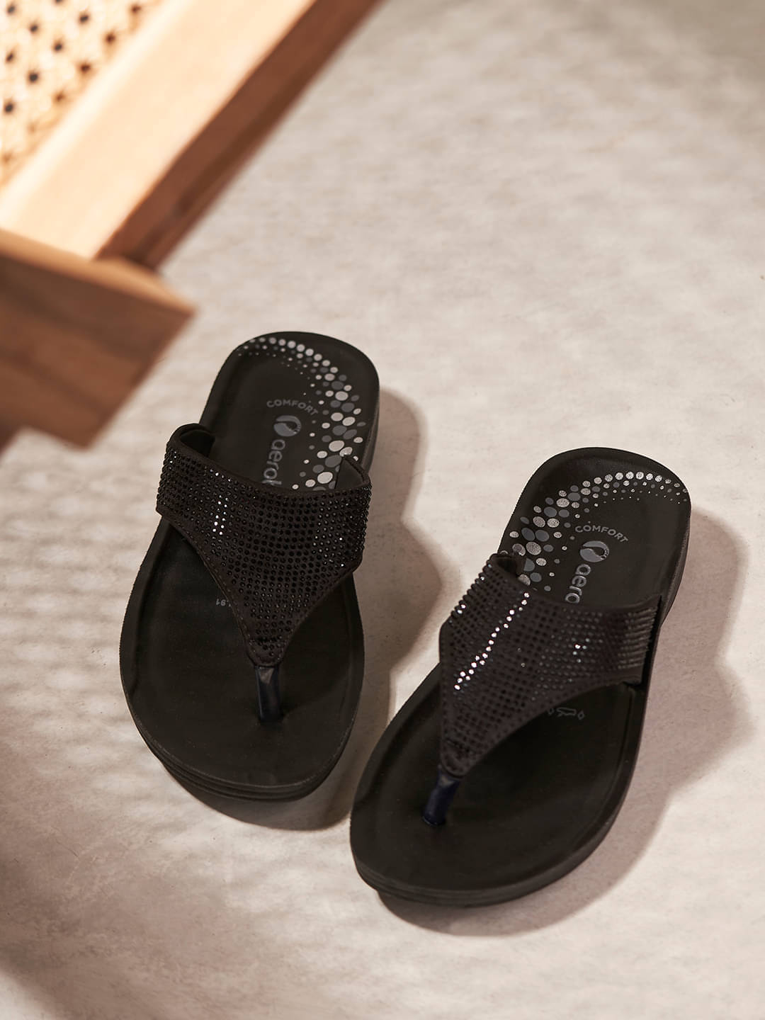     			Aeroblu Footwear Black Women's Flats