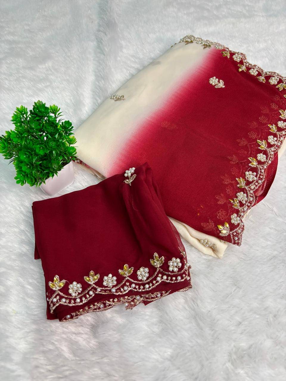     			Sitanjali Lifestyle Georgette Embellished Maheshwari Saree With Unstitched Blouse Piece ( Red )