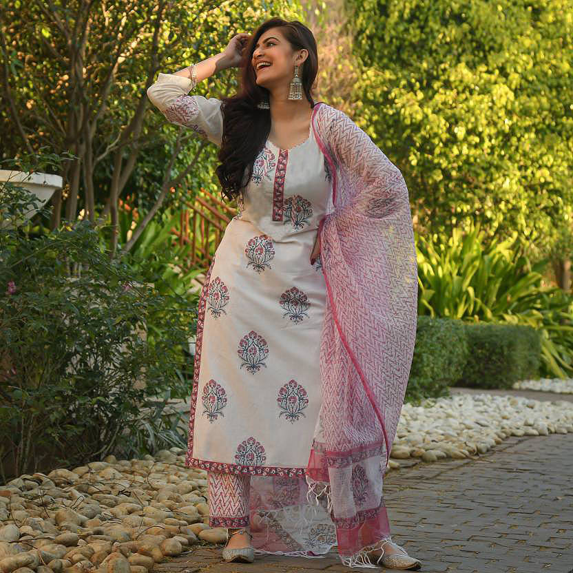 THE FAB FACTORY Women Cotton Blend Printed A-line Kurti With Pants ( Pink ) THE FAB FACTORY Women Cotton Blend Printed A-line Kurti With Pants ( Pink )