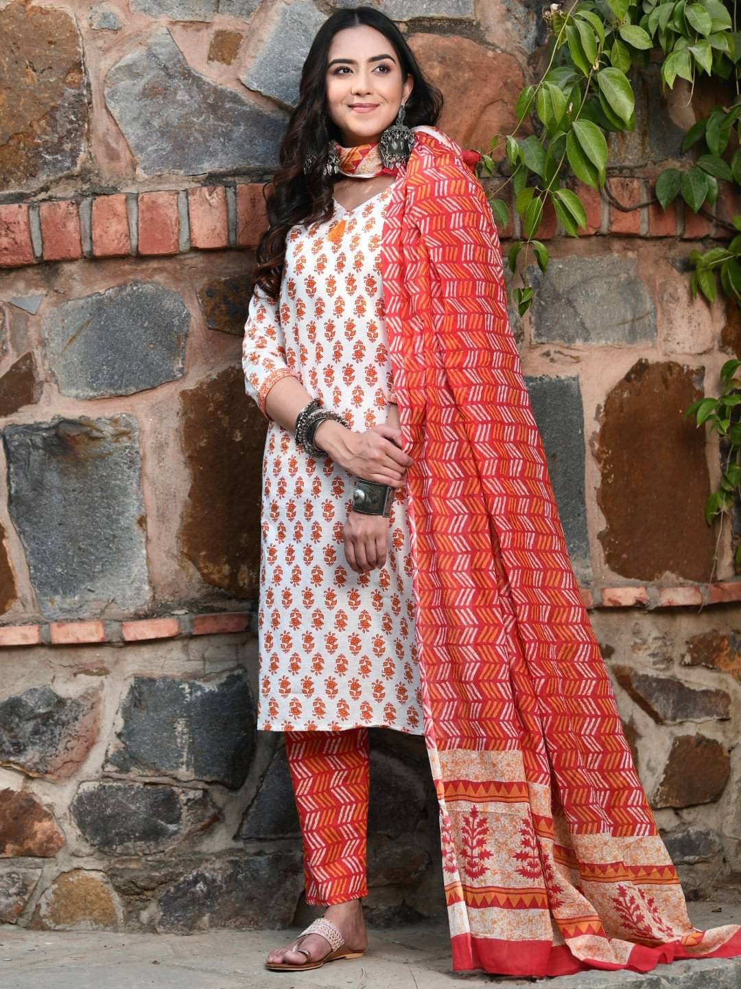     			THE FAB FACTORY Women Rayon Printed A-line Kurti With Pants ( White )