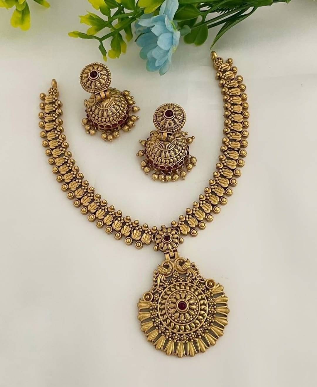     			Shilpa Creation Red Alloy Necklace Set ( Pack of 1 )