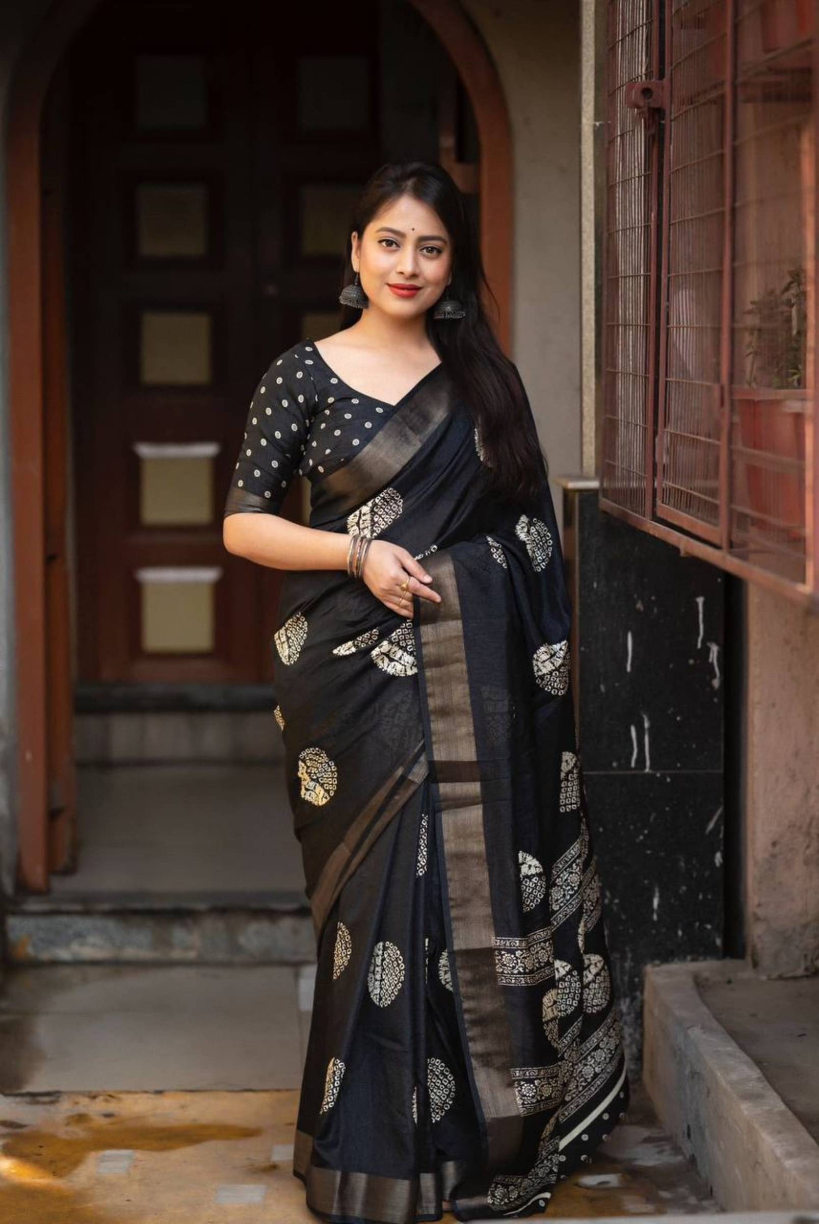     			Shree Mahantam Cotton Printed Saree With Unstitched Blouse Piece ( Black )