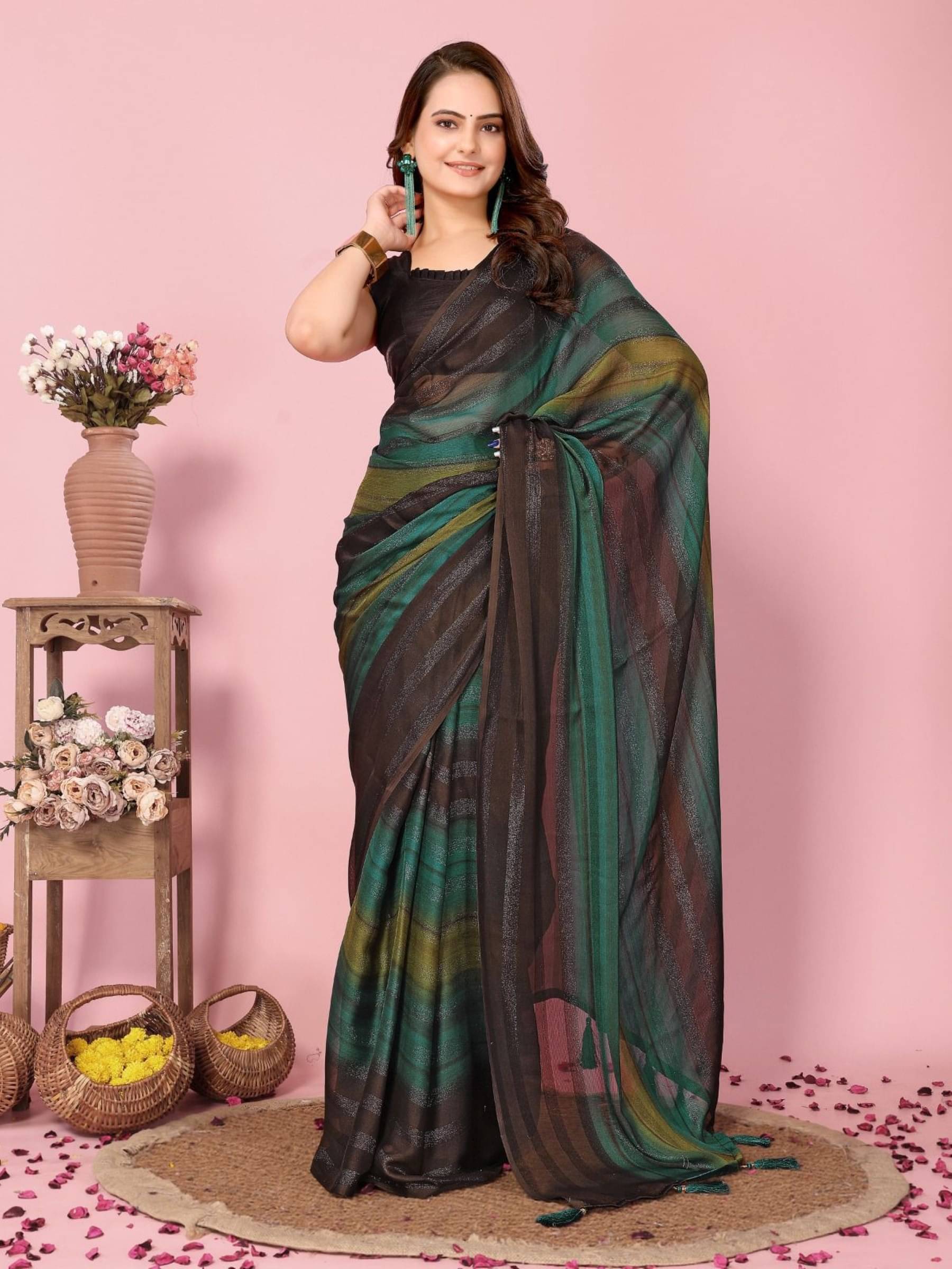     			Shree Mahantam Georgette Solid Saree With Unstitched Blouse Piece ( Green )