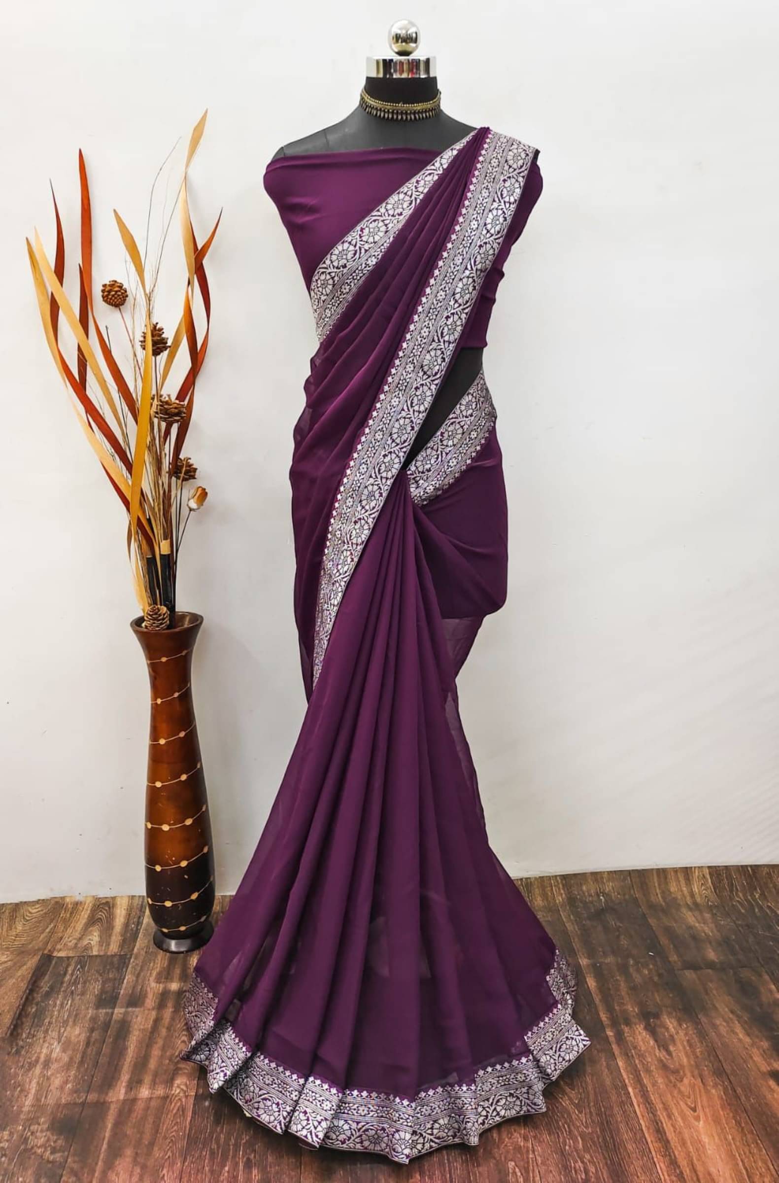     			Shree Mahantam Georgette Solid Saree With Unstitched Blouse Piece ( Purple )