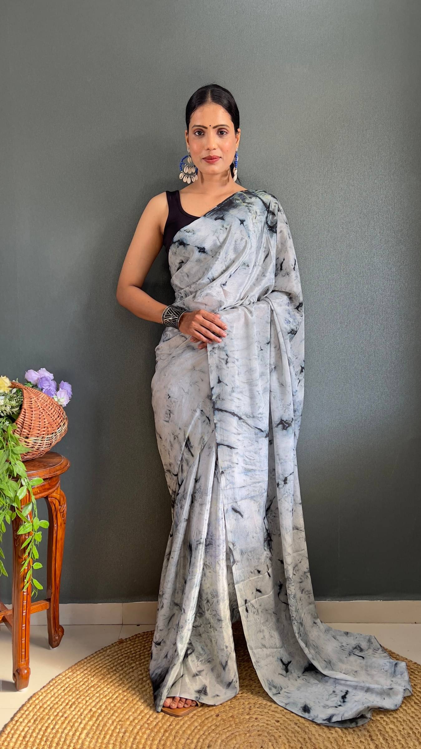     			Shree Mahantam Linen Solid Saree With Unstitched Blouse Piece ( Grey )