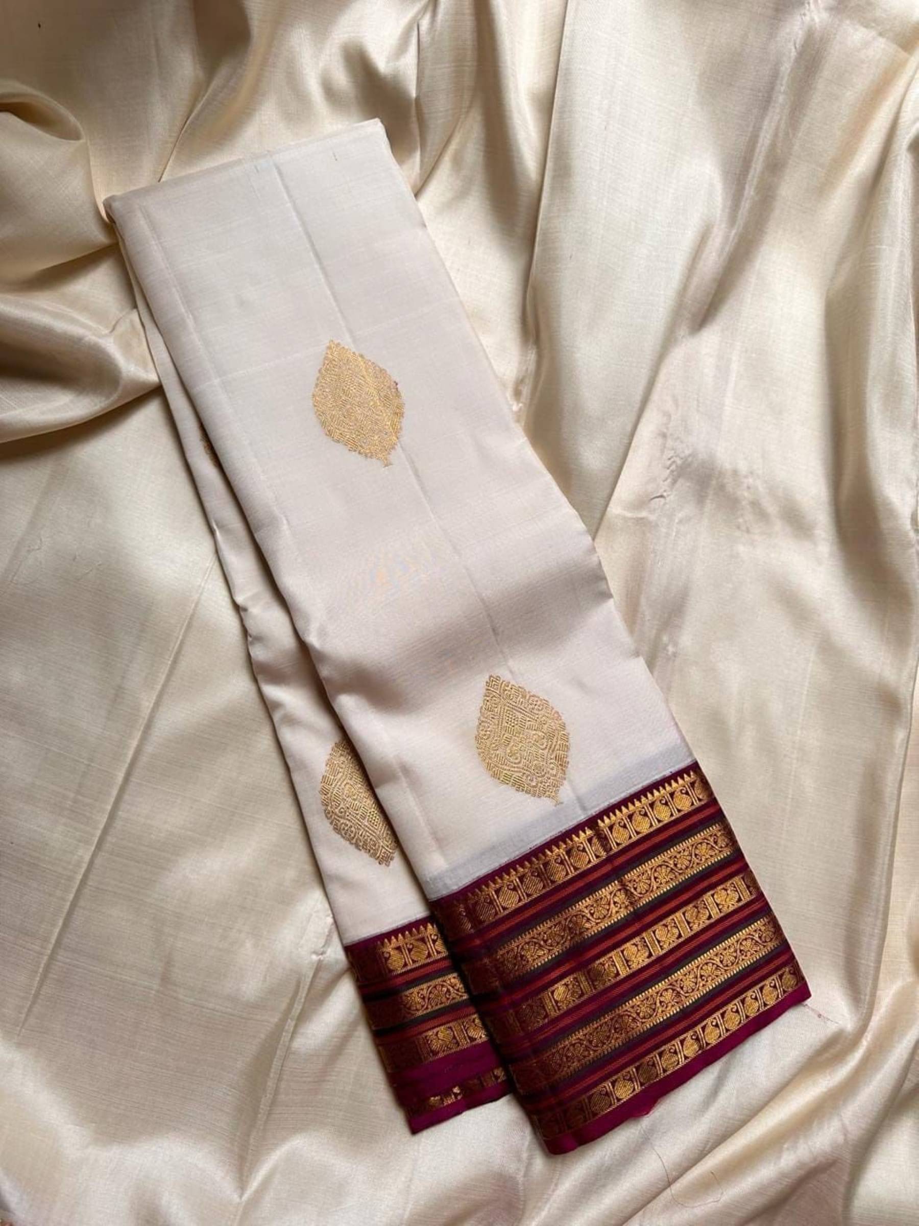    			Shree Mahantam Silk Printed Saree With Unstitched Blouse Piece ( White )