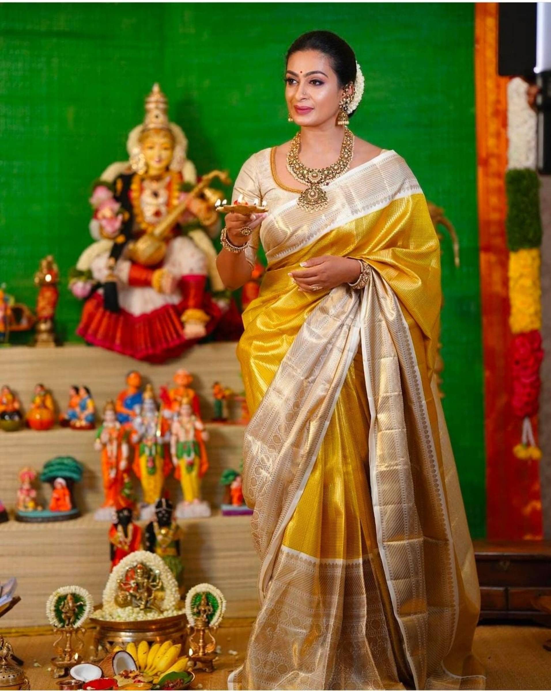 Shree Mahantam Silk Printed Saree With Unstitched Blouse Piece ( Yellow ) Shree Mahantam Silk Printed Saree With Unstitched Blouse Piece ( Yellow )