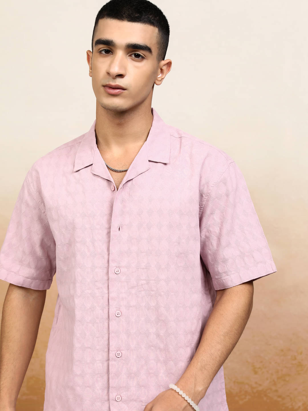     			Highlander 100% Cotton Regular Fit Self Design Half Sleeves Men's Casual Shirt - Pink ( Pack of 1 )