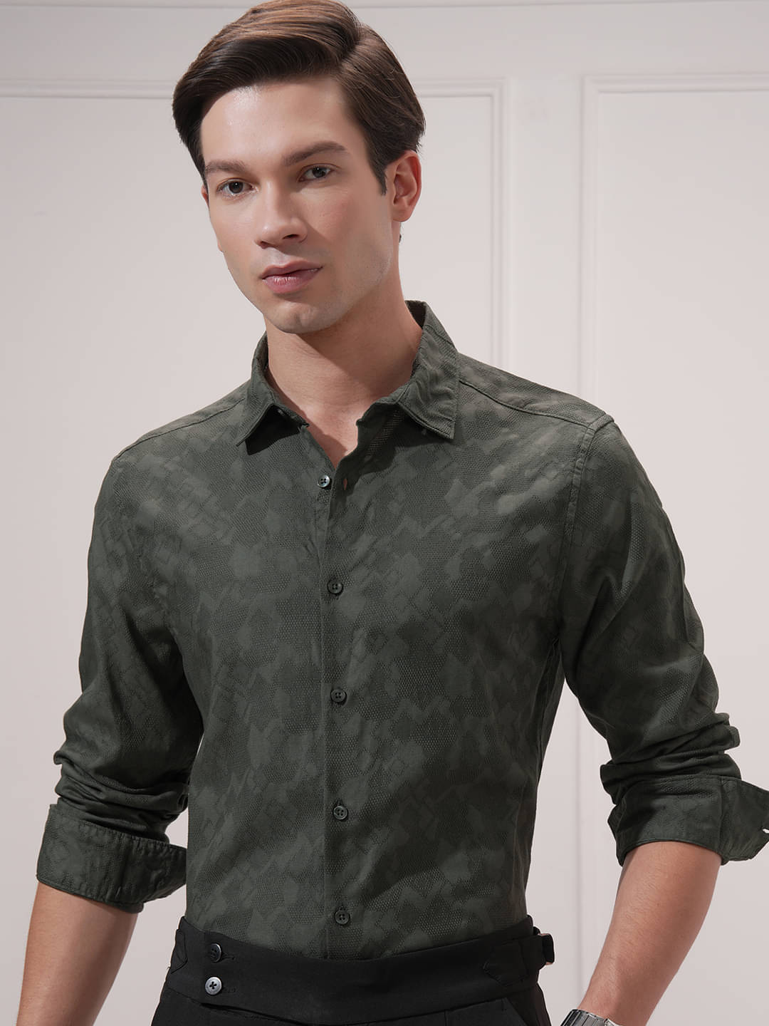     			Highlander 100% Cotton Relaxed Fit Self Design Full Sleeves Men's Casual Shirt - Green ( Pack of 1 )