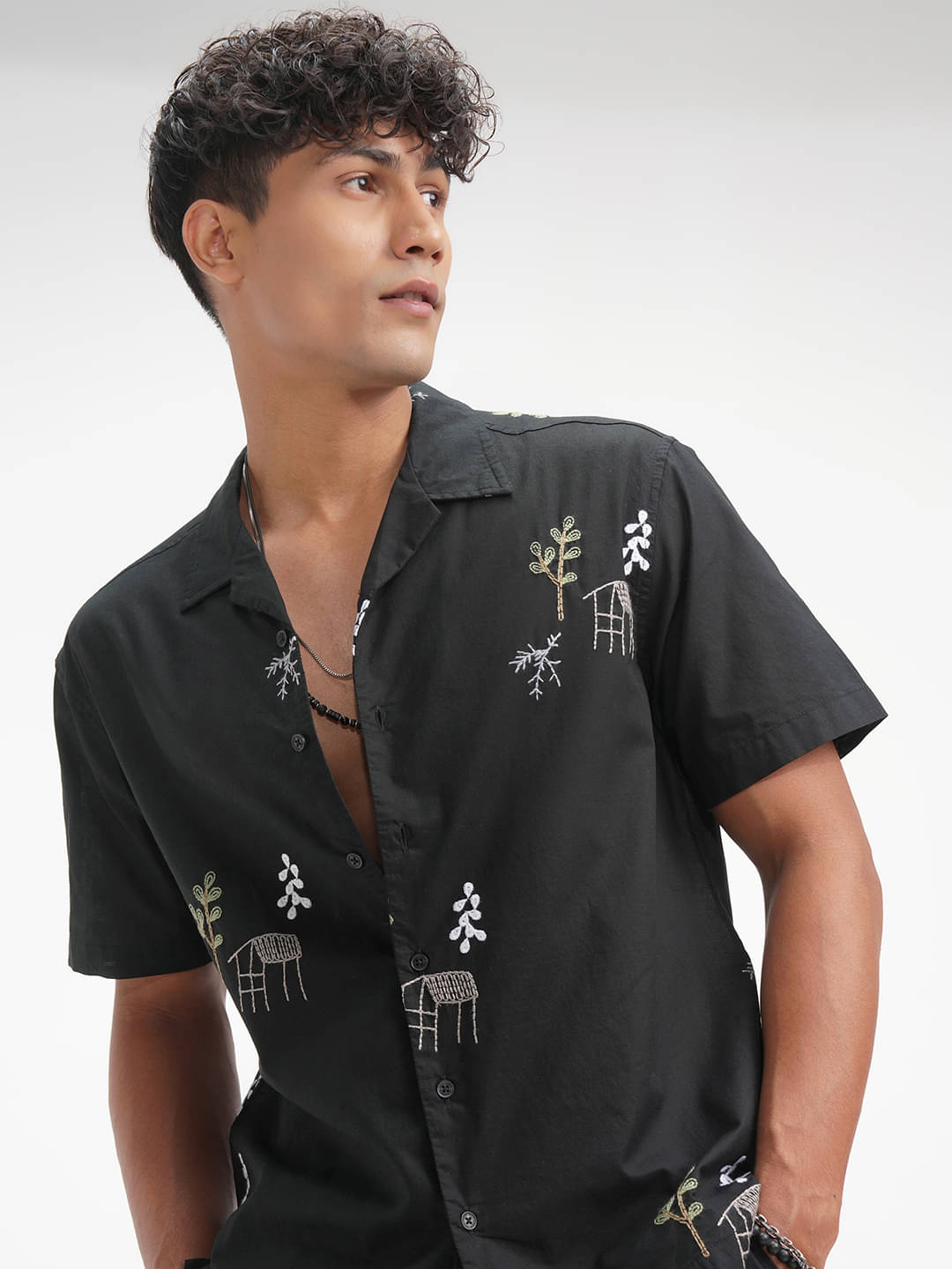     			Highlander Cotton Blend Relaxed Fit Solids Half Sleeves Men's Casual Shirt - Black ( Pack of 1 )