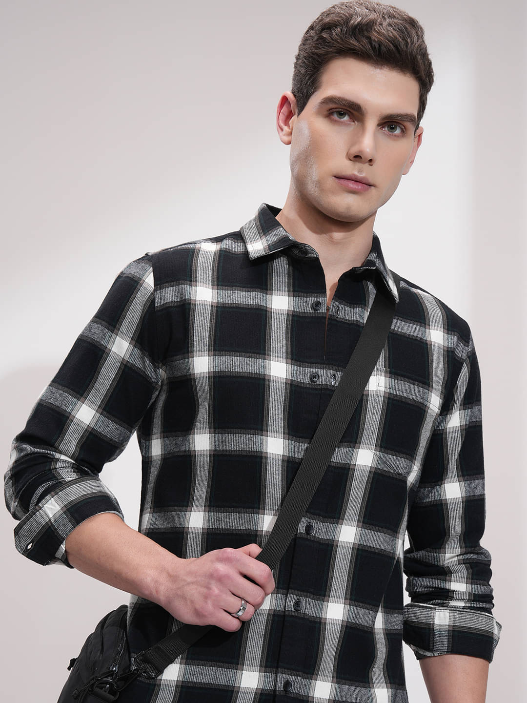     			Highlander Cotton Blend Slim Fit Checks Full Sleeves Men's Casual Shirt - Black ( Pack of 1 )