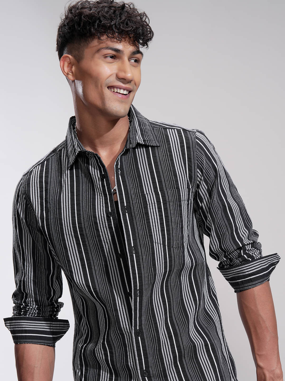     			Highlander Cotton Blend Slim Fit Striped Full Sleeves Men's Casual Shirt - Multicolor ( Pack of 1 )