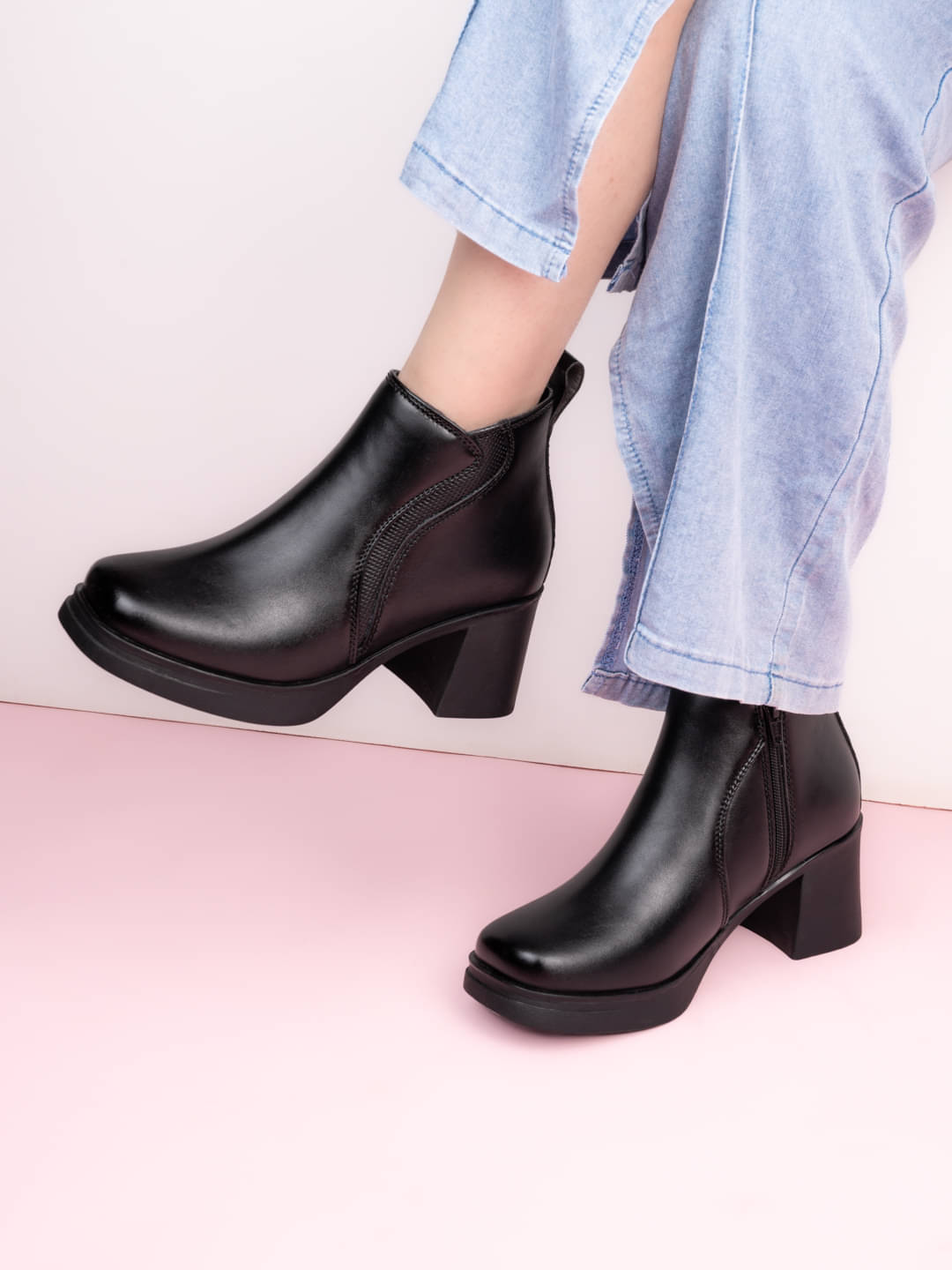     			Fentacia Black Women's Ankle Length Boots