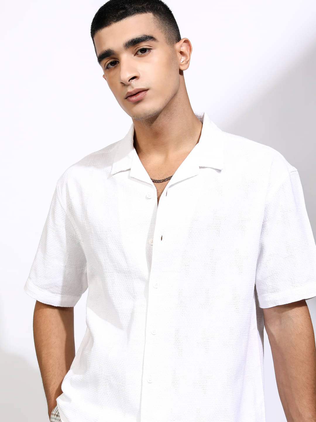     			Highlander 100% Cotton Relaxed Fit Self Design Half Sleeves Men's Casual Shirt - White ( Pack of 1 )