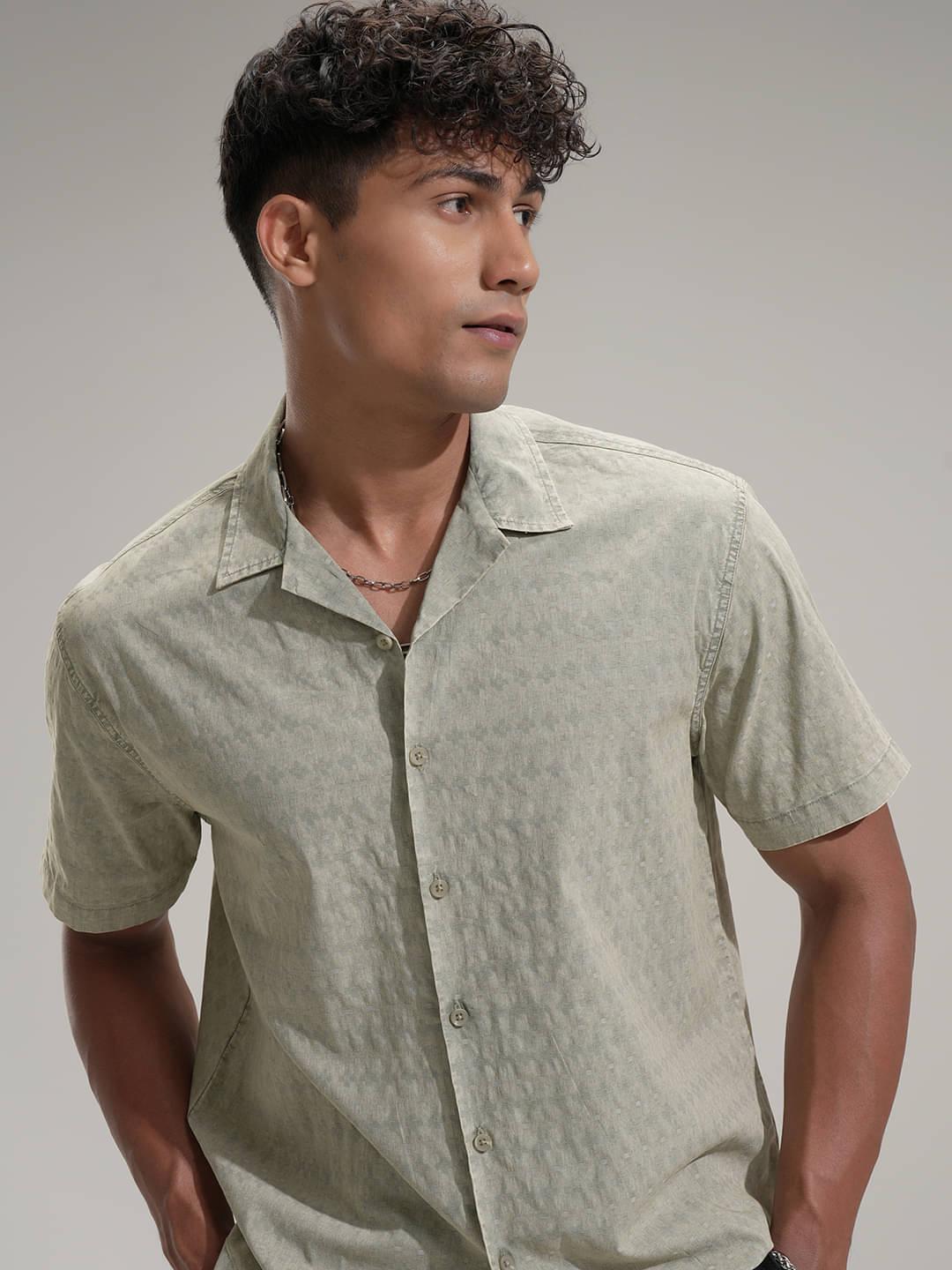     			Highlander Cotton Blend Relaxed Fit Self Design Half Sleeves Men's Casual Shirt - Green ( Pack of 1 )