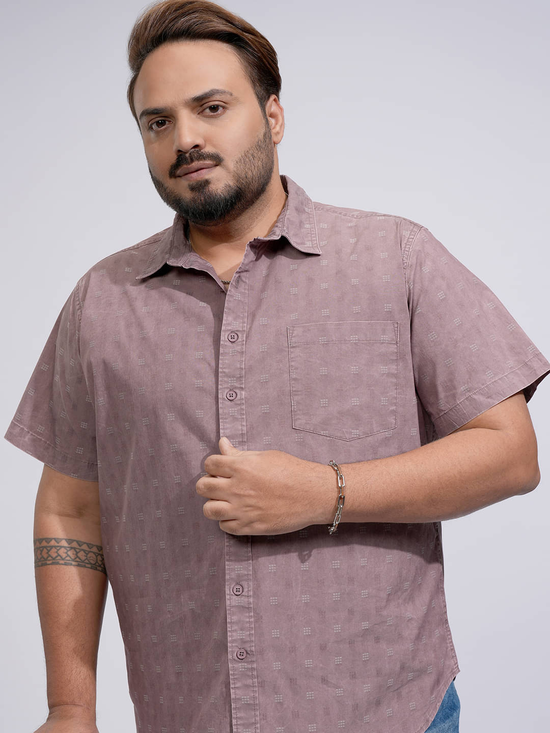 Highlander Cotton Blend Slim Fit Solids Half Sleeves Men's Casual Shirt - Maroon ( Pack of 1 ) Highlander Cotton Blend Slim Fit Solids Half Sleeves Men's Casual Shirt - Maroon ( Pack of 1 )
