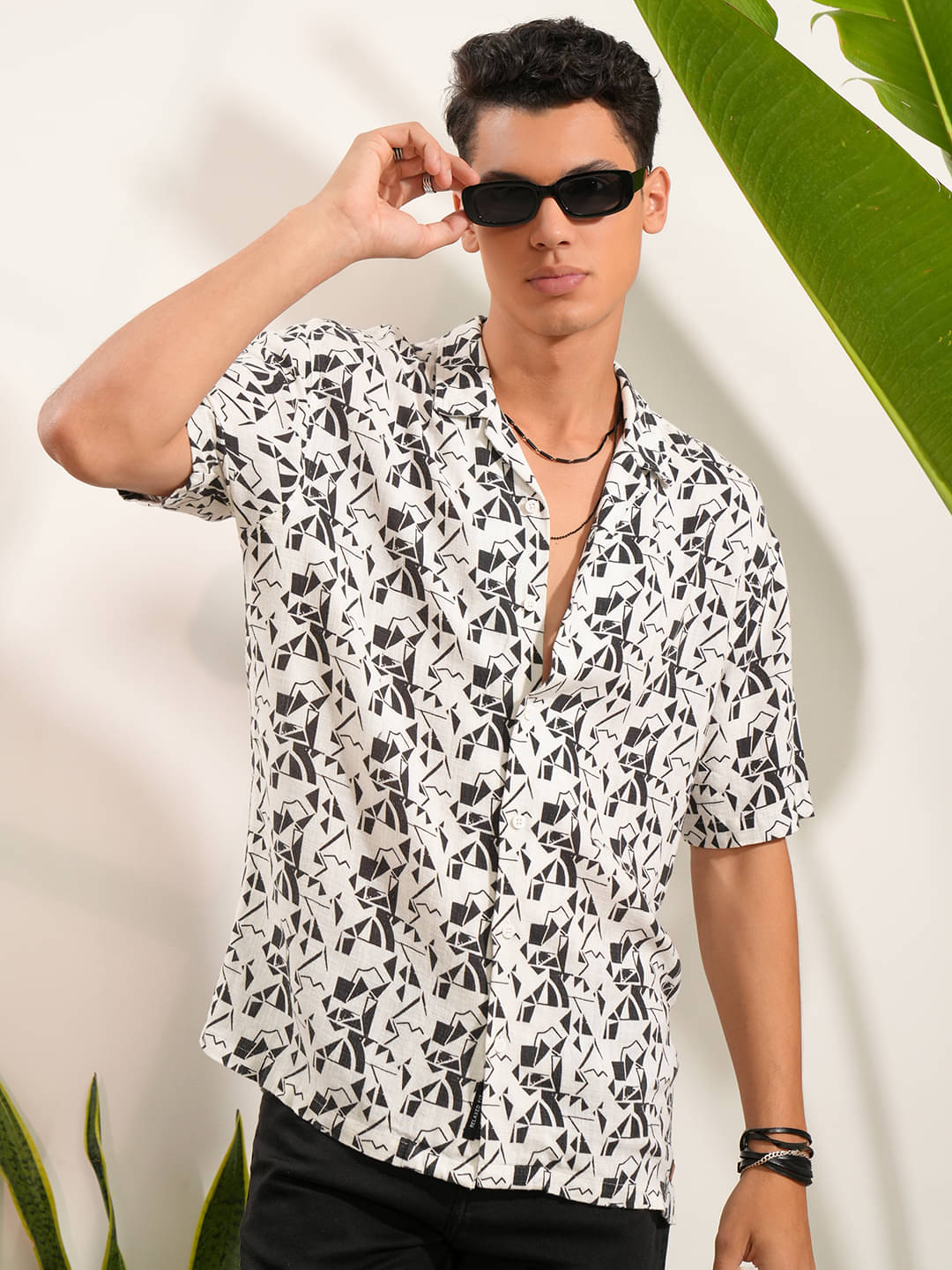 Locomotive Cotton Blend Relaxed Fit Printed Half Sleeves Men's Casual Shirt - Black ( Pack of 1 ) Locomotive Cotton Blend Relaxed Fit Printed Half Sleeves Men's Casual Shirt - Black ( Pack of 1 )