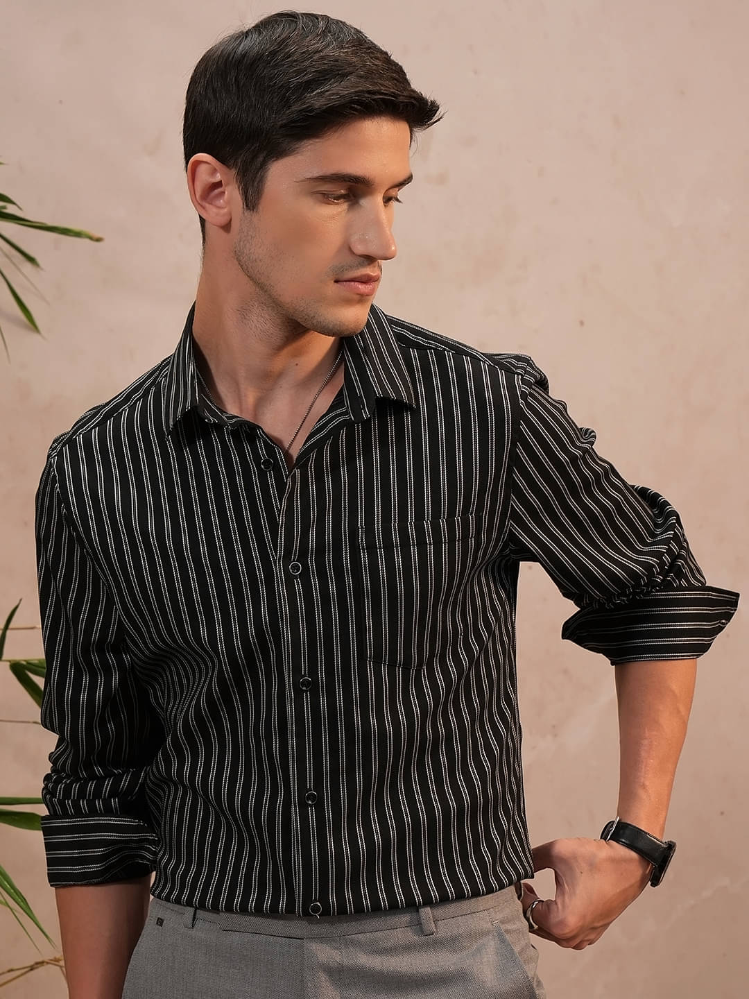     			Locomotive Poly Cotton Slim Fit Striped Full Sleeves Men's Casual Shirt - Black ( Pack of 1 )