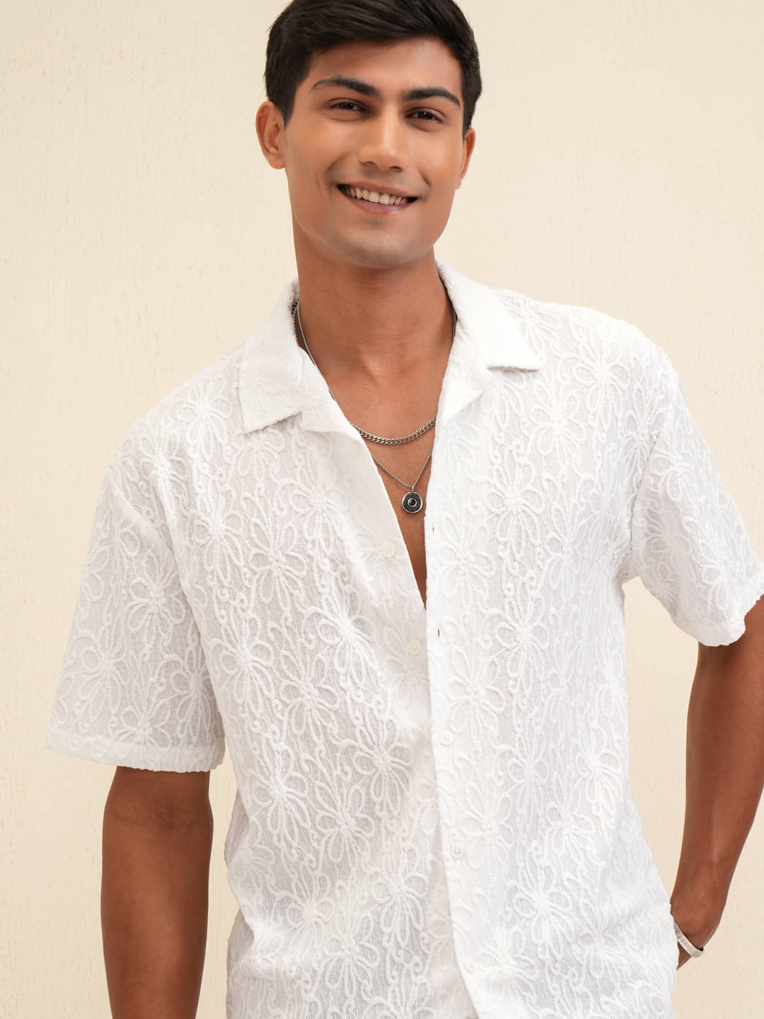     			Locomotive Polyester Relaxed Fit Self Design Half Sleeves Men's Casual Shirt - White ( Pack of 1 )