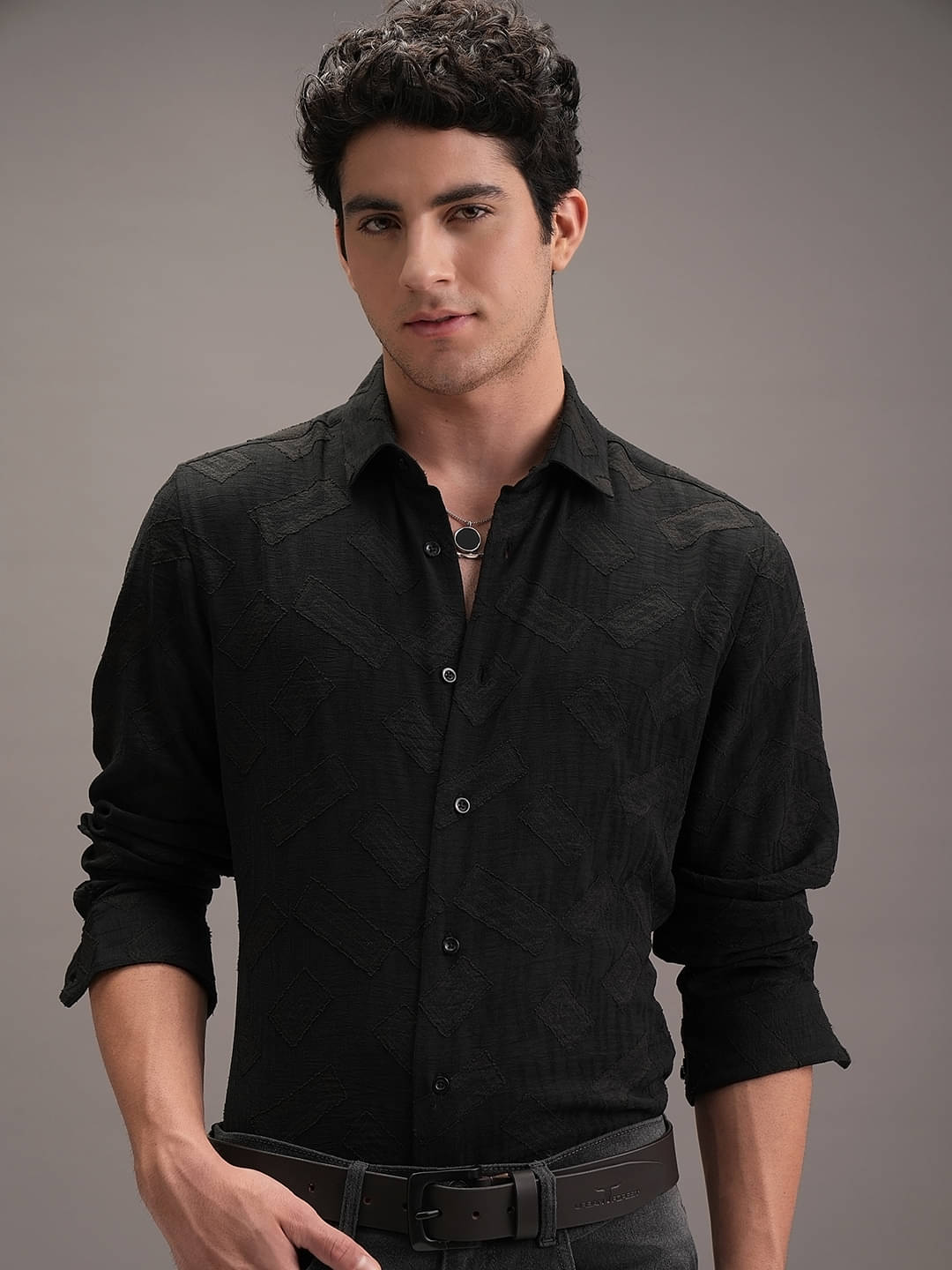     			Locomotive Polyester Slim Fit Self Design Full Sleeves Men's Casual Shirt - Black ( Pack of 1 )