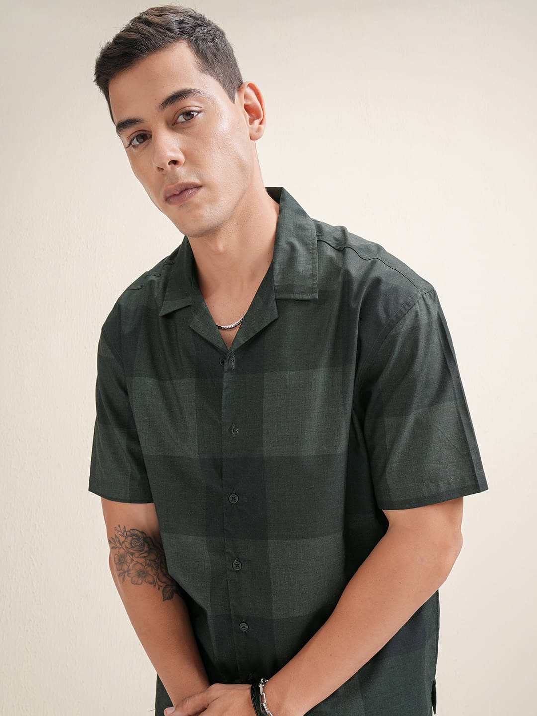     			Locomotive Viscose Relaxed Fit Solids Half Sleeves Men's Casual Shirt - Green ( Pack of 1 )