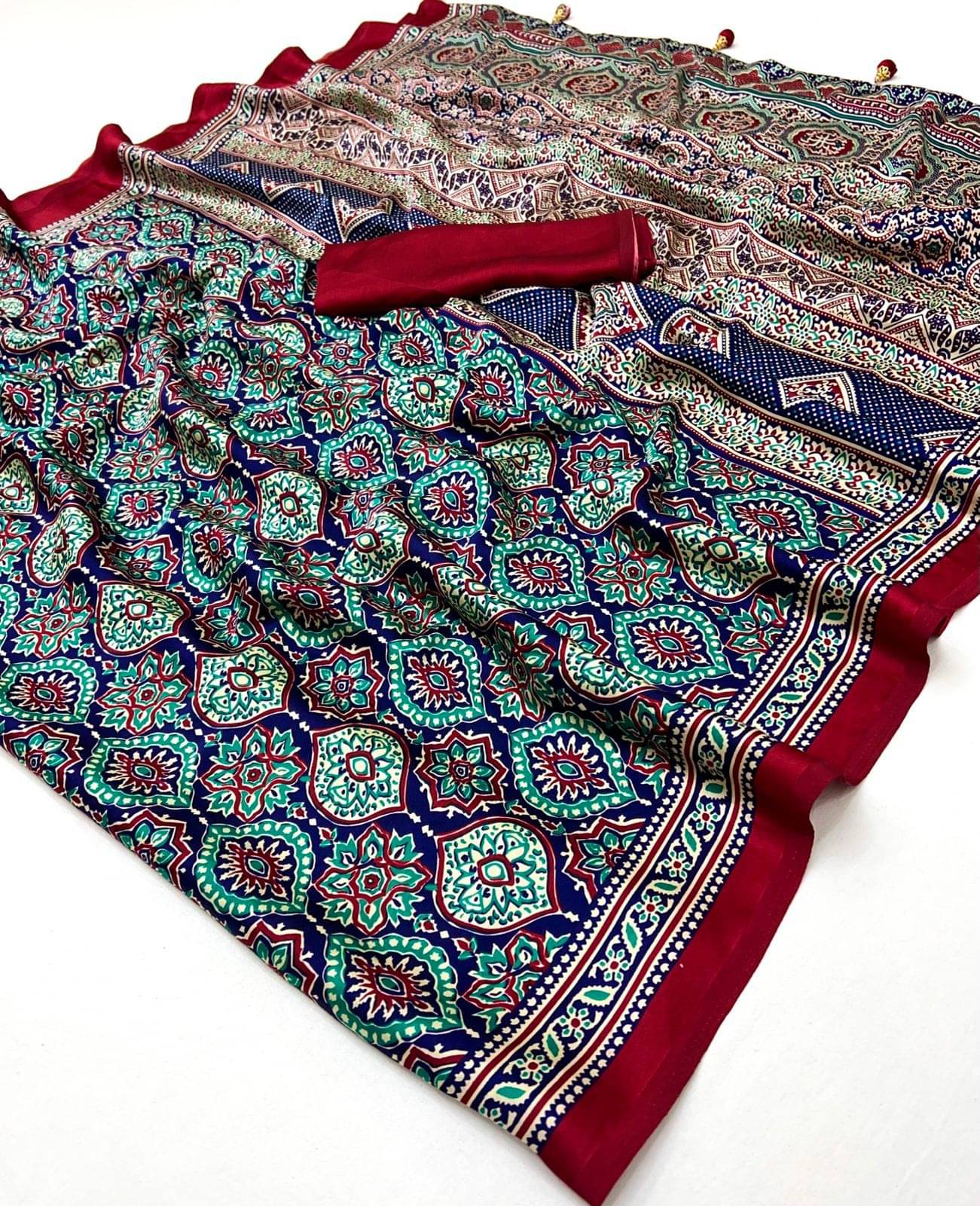     			SHIRODHARI Satin Printed Sambalpuri Saree With Unstitched Blouse Piece ( Navy Blue )