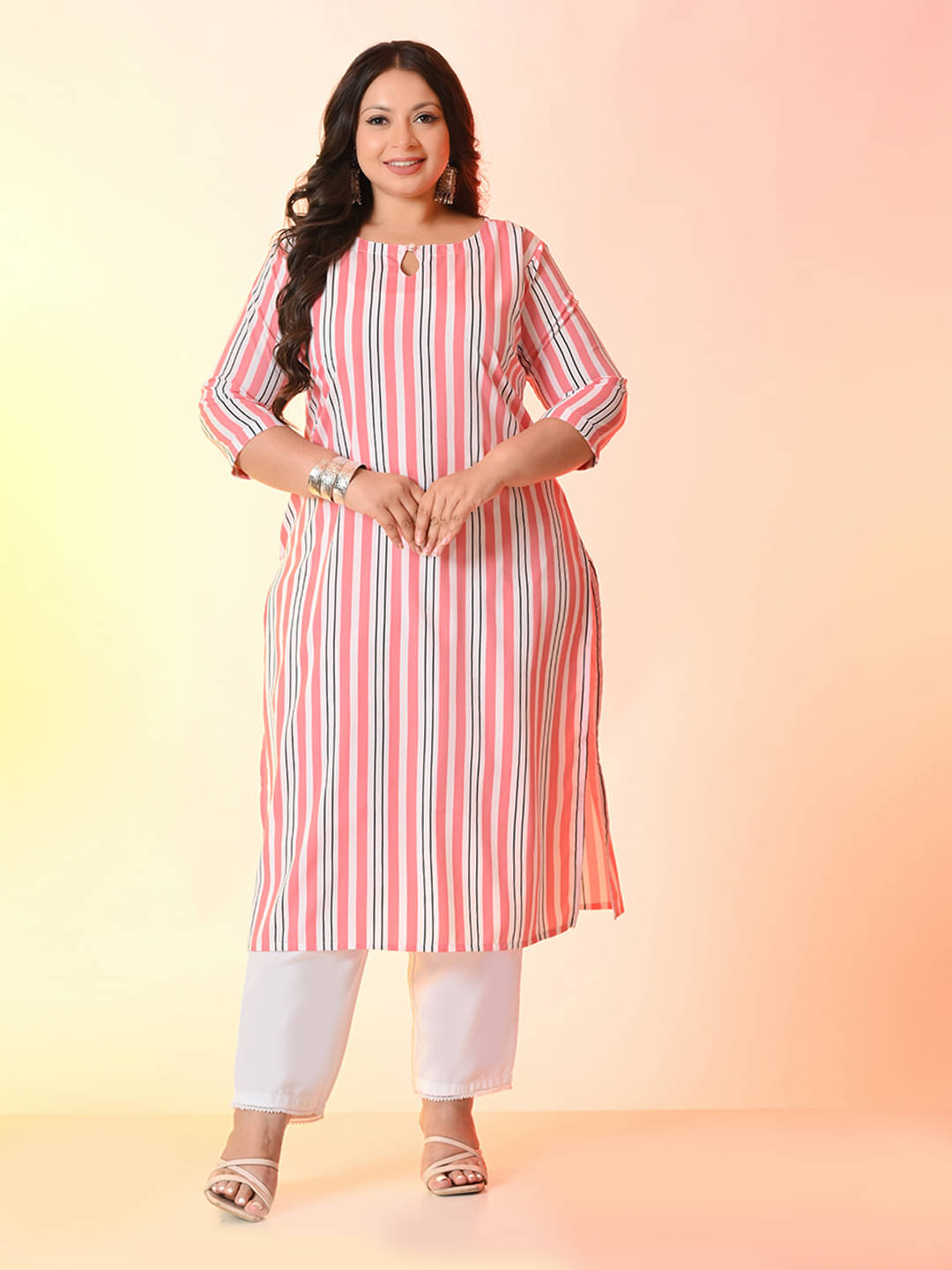 PrettyPlus by Desinoor.com Women Crepe Printed Straight Kurti ( Peach )     			PrettyPlus by Desinoor.com Women Crepe Printed Straight Kurti ( Peach )