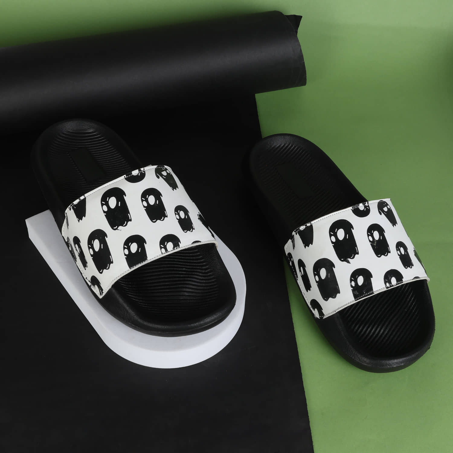 Q tick White Men's Slide Flip Flop