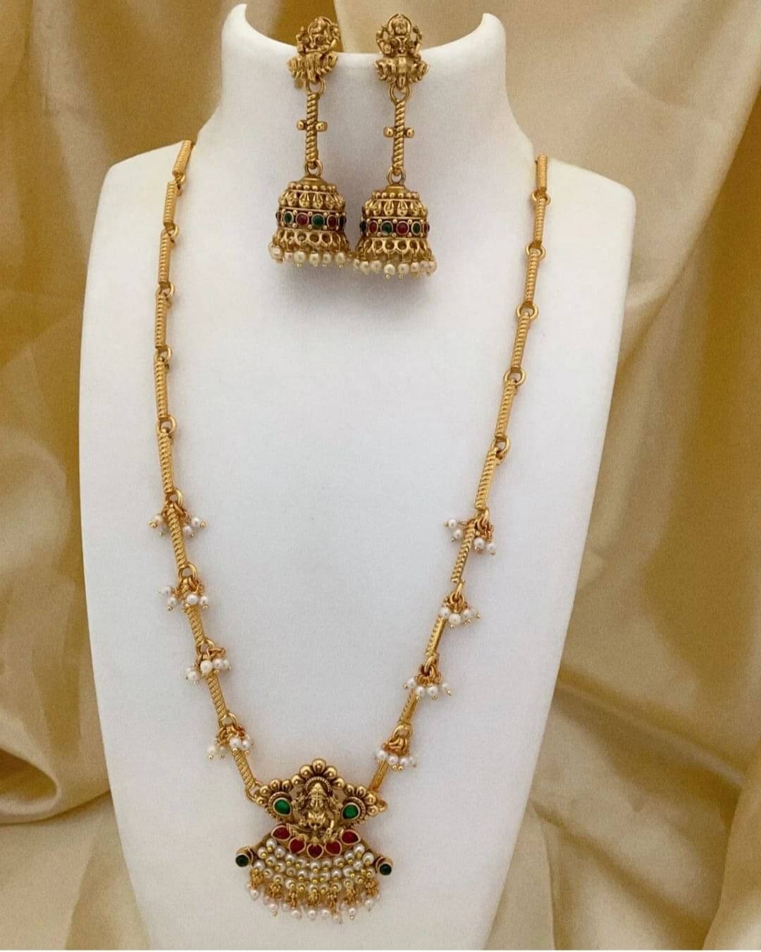     			Shilpa Creation Multi Color Alloy Necklace Set ( Pack of 1 )