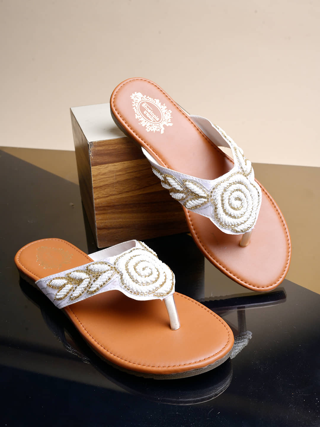 Shoetopia White Women's Flats
