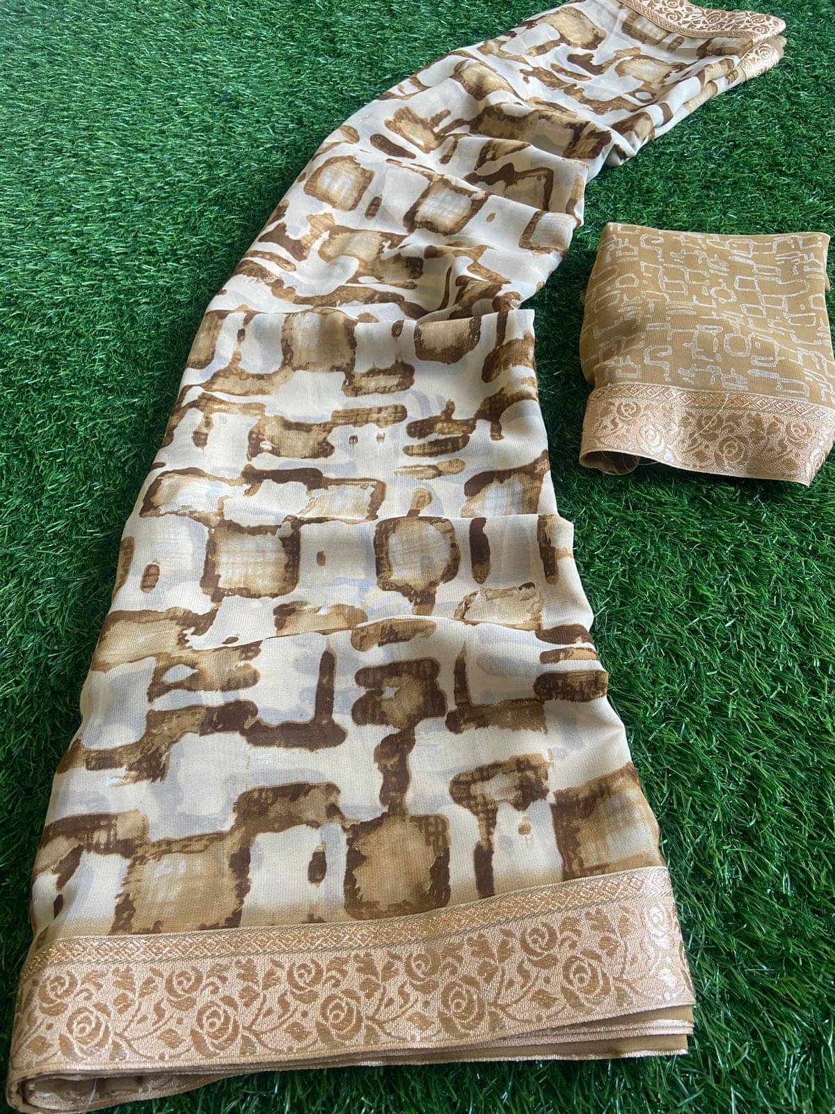     			BHAVIKA SILK MILLS Georgette Printed Saree With Stitched Blouse ( yellow )