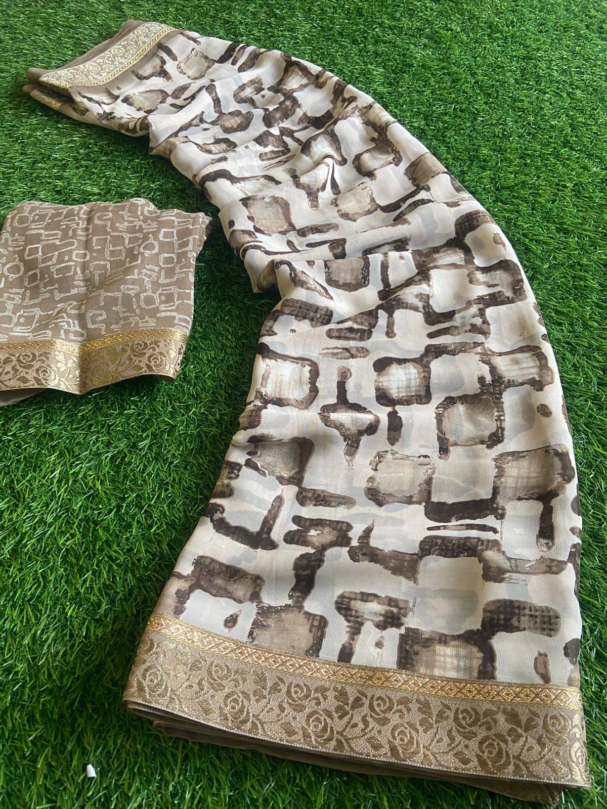 BHAVIKA SILK MILLS Georgette Printed Saree With Stitched Blouse ( brown ) BHAVIKA SILK MILLS Georgette Printed Saree With Stitched Blouse ( brown )