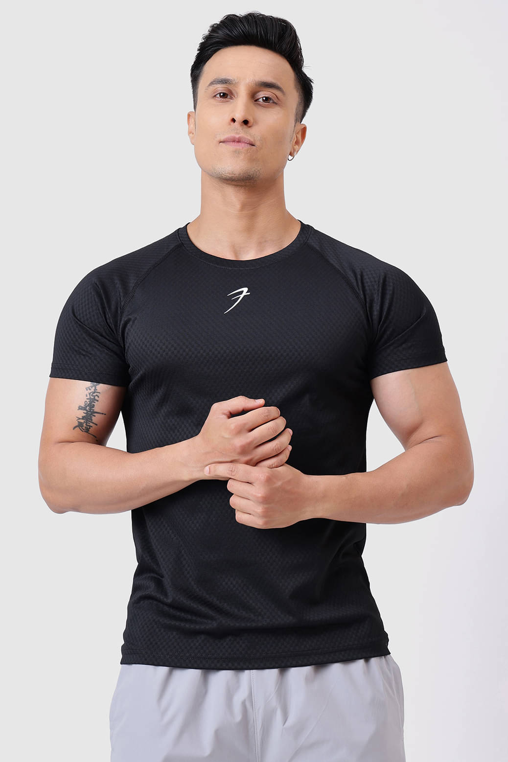     			Fuaark Black Polyester Slim Fit Men's Sports T-Shirt ( Pack of 1 )