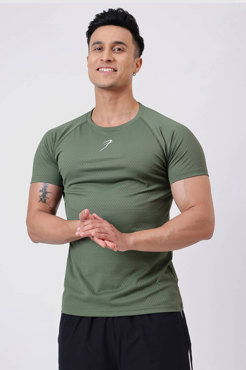     			Fuaark Olive Polyester Slim Fit Men's Sports T-Shirt ( Pack of 1 )