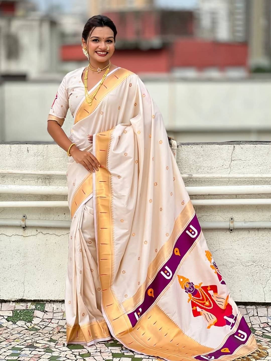     			ISARA Art Silk Solid Saree With Unstitched Blouse Piece ( Cream )